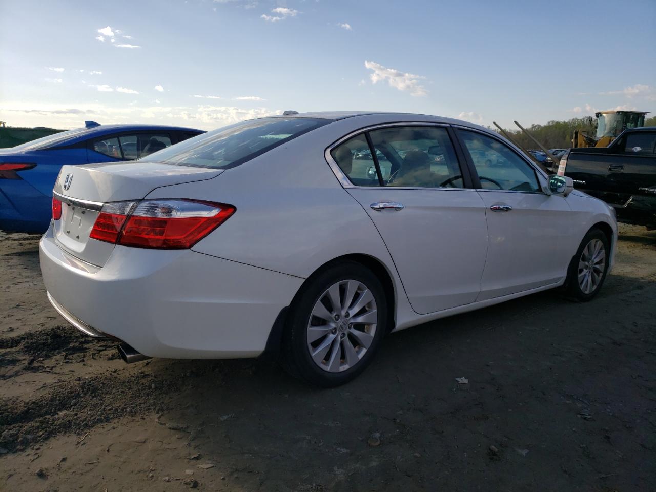 Photo 2 VIN: 1HGCR2F80EA303651 - HONDA ACCORD 