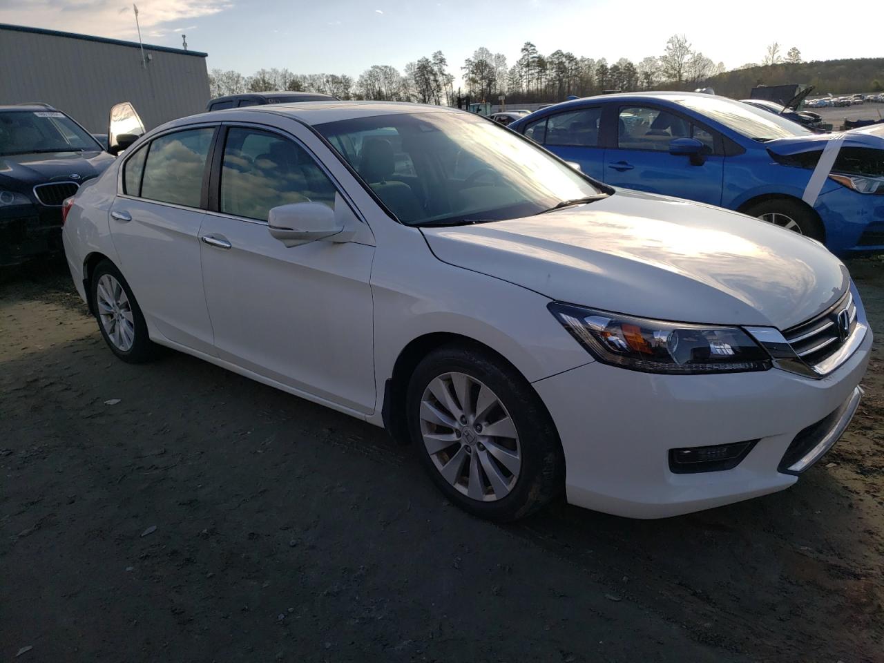 Photo 3 VIN: 1HGCR2F80EA303651 - HONDA ACCORD 