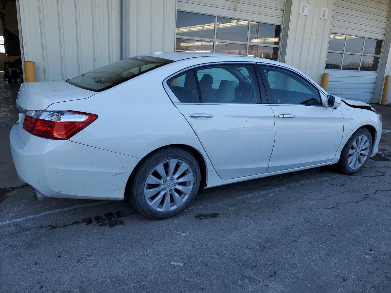 Photo 2 VIN: 1HGCR2F80FA043673 - HONDA ACCORD 