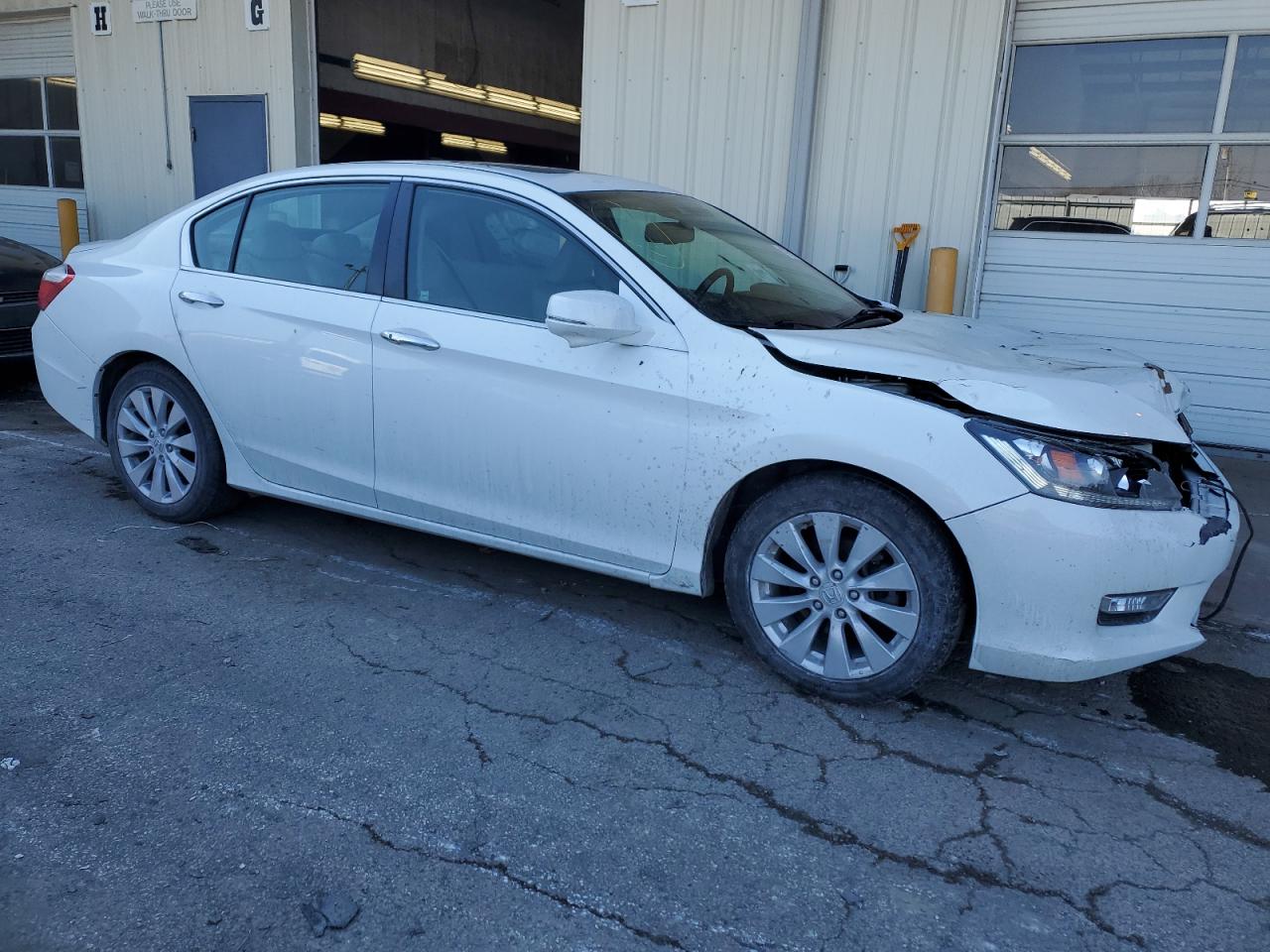 Photo 3 VIN: 1HGCR2F80FA043673 - HONDA ACCORD 