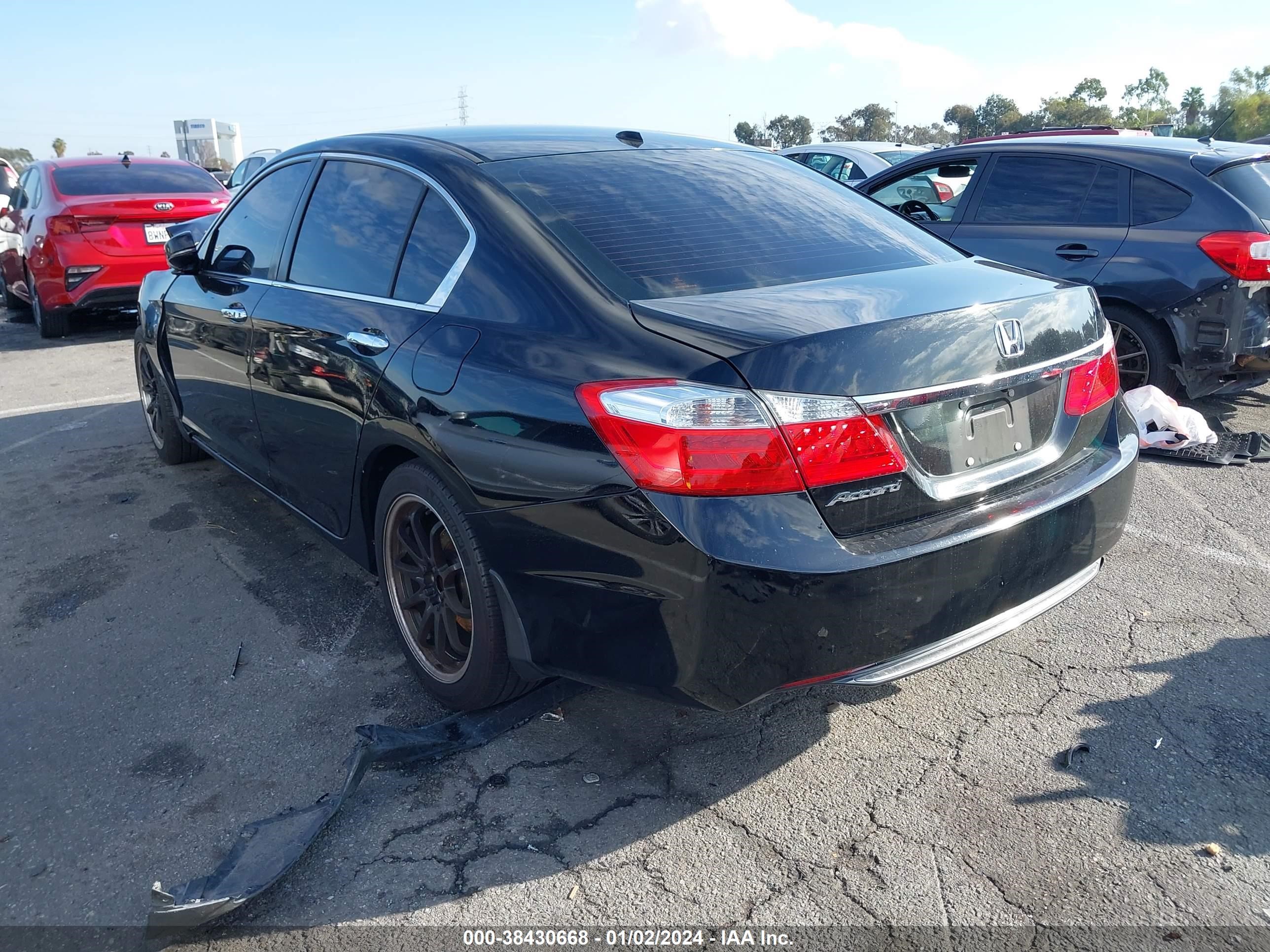 Photo 2 VIN: 1HGCR2F80FA121918 - HONDA ACCORD 