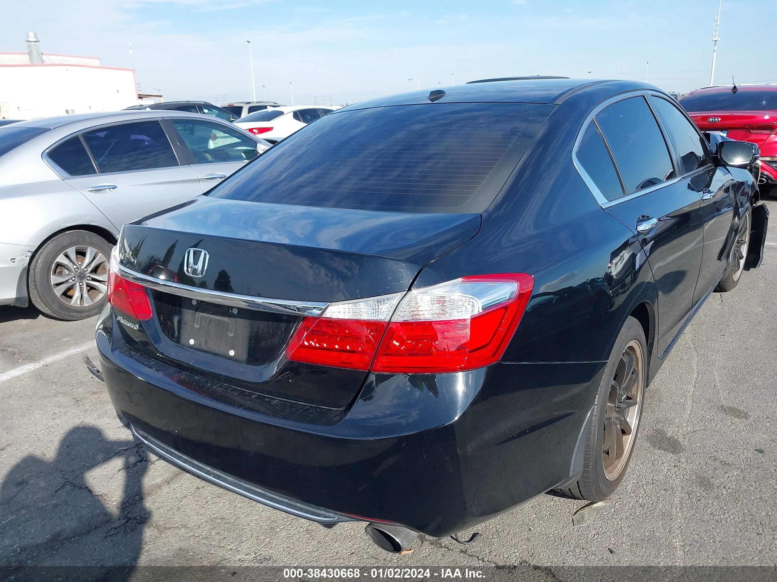 Photo 3 VIN: 1HGCR2F80FA121918 - HONDA ACCORD 