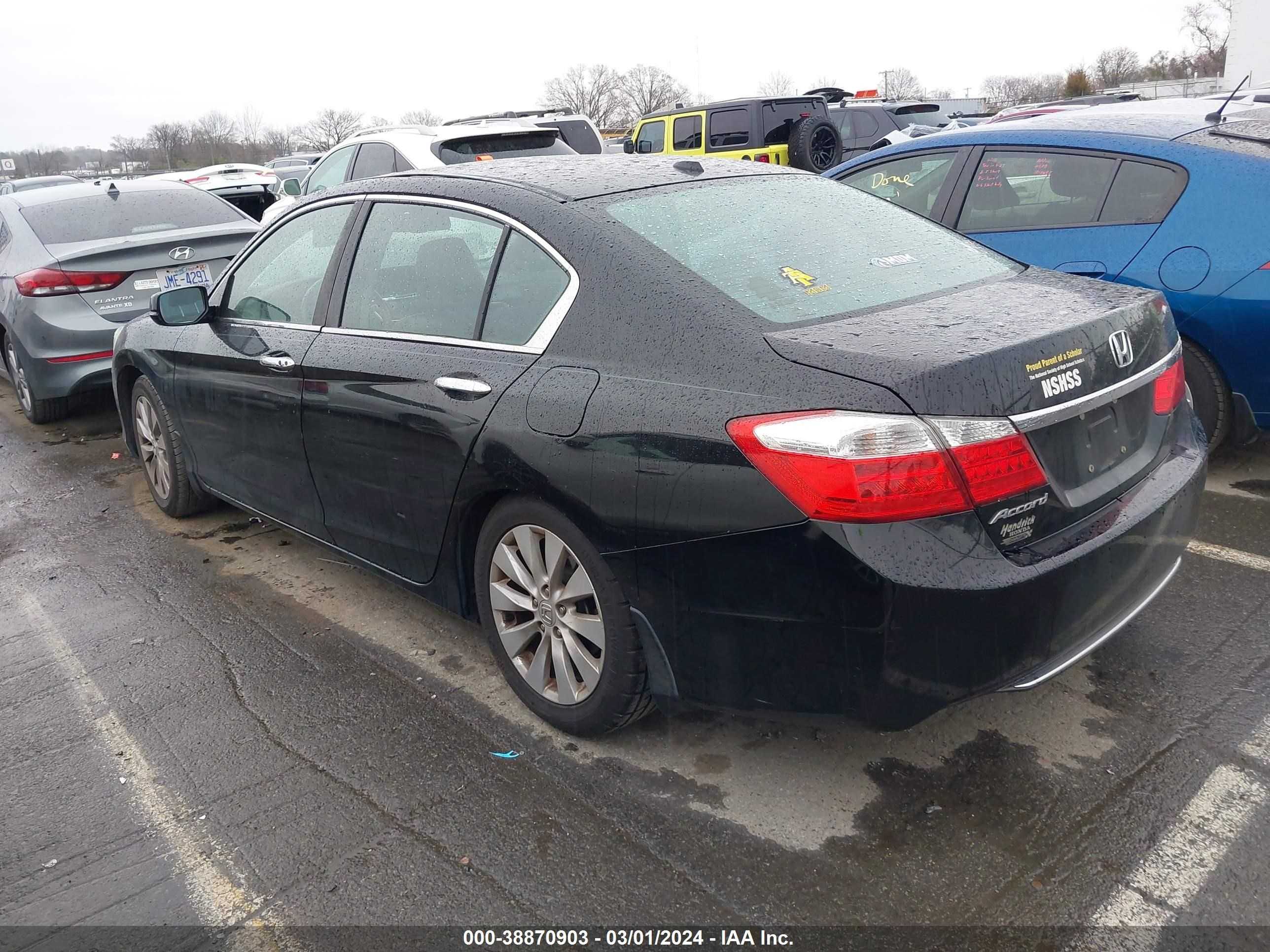 Photo 2 VIN: 1HGCR2F81DA084987 - HONDA ACCORD 