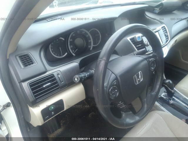 Photo 6 VIN: 1HGCR2F81DA221197 - HONDA ACCORD SDN 