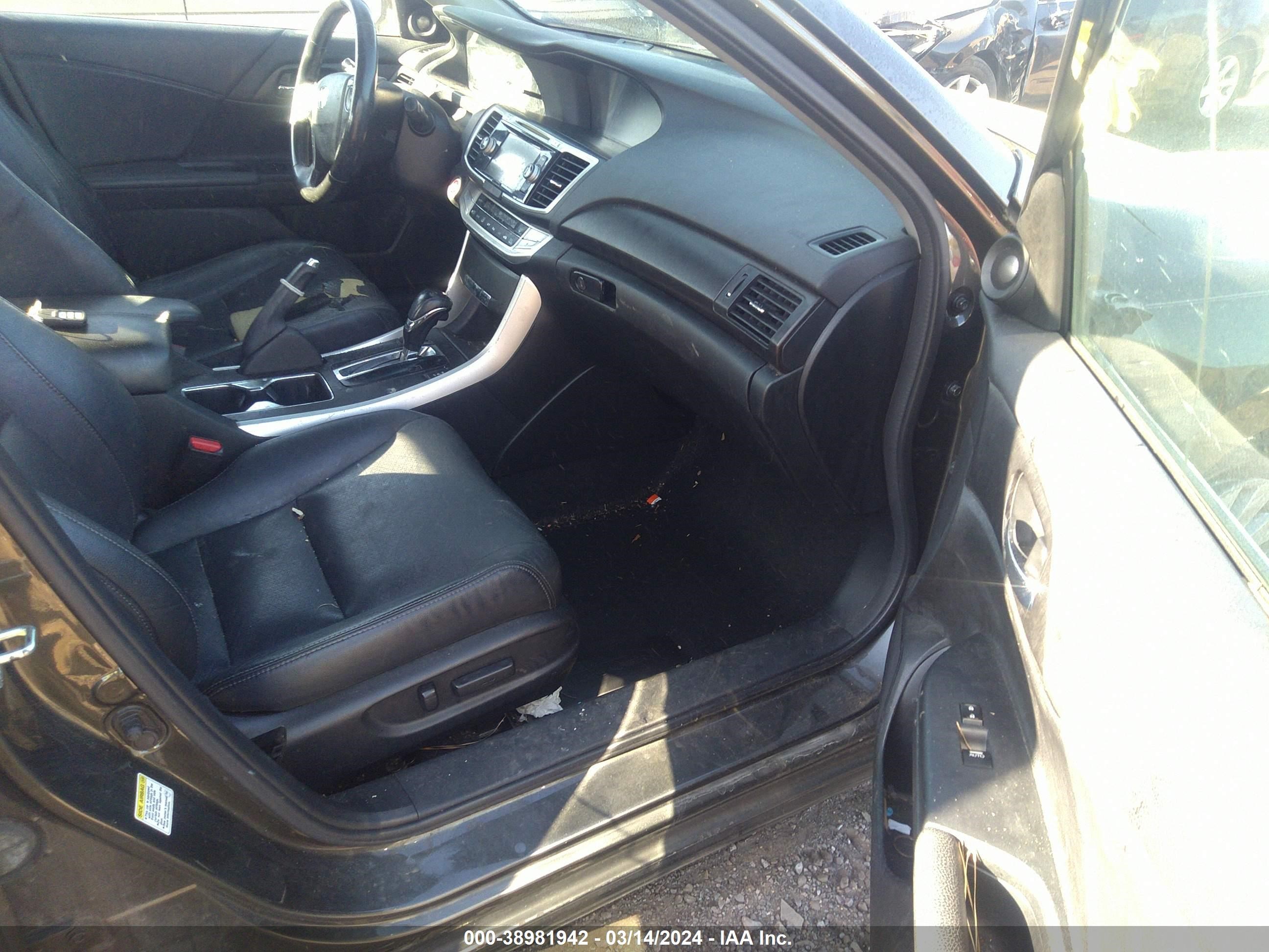 Photo 4 VIN: 1HGCR2F81EA066247 - HONDA ACCORD 