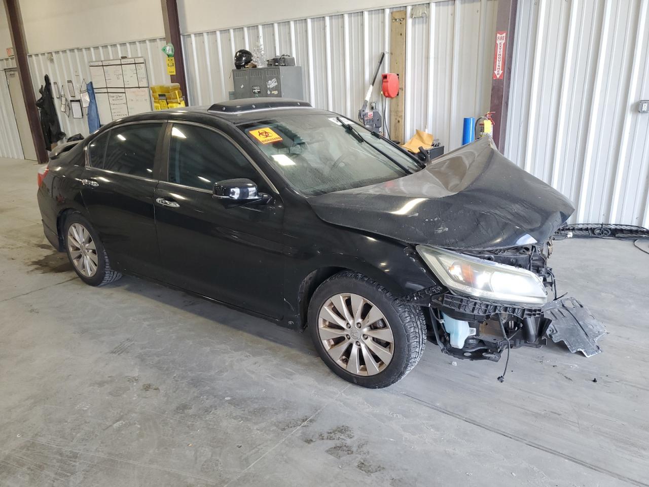 Photo 3 VIN: 1HGCR2F81EA068306 - HONDA ACCORD 