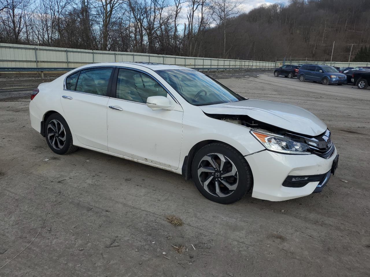 Photo 3 VIN: 1HGCR2F81GA110962 - HONDA ACCORD 