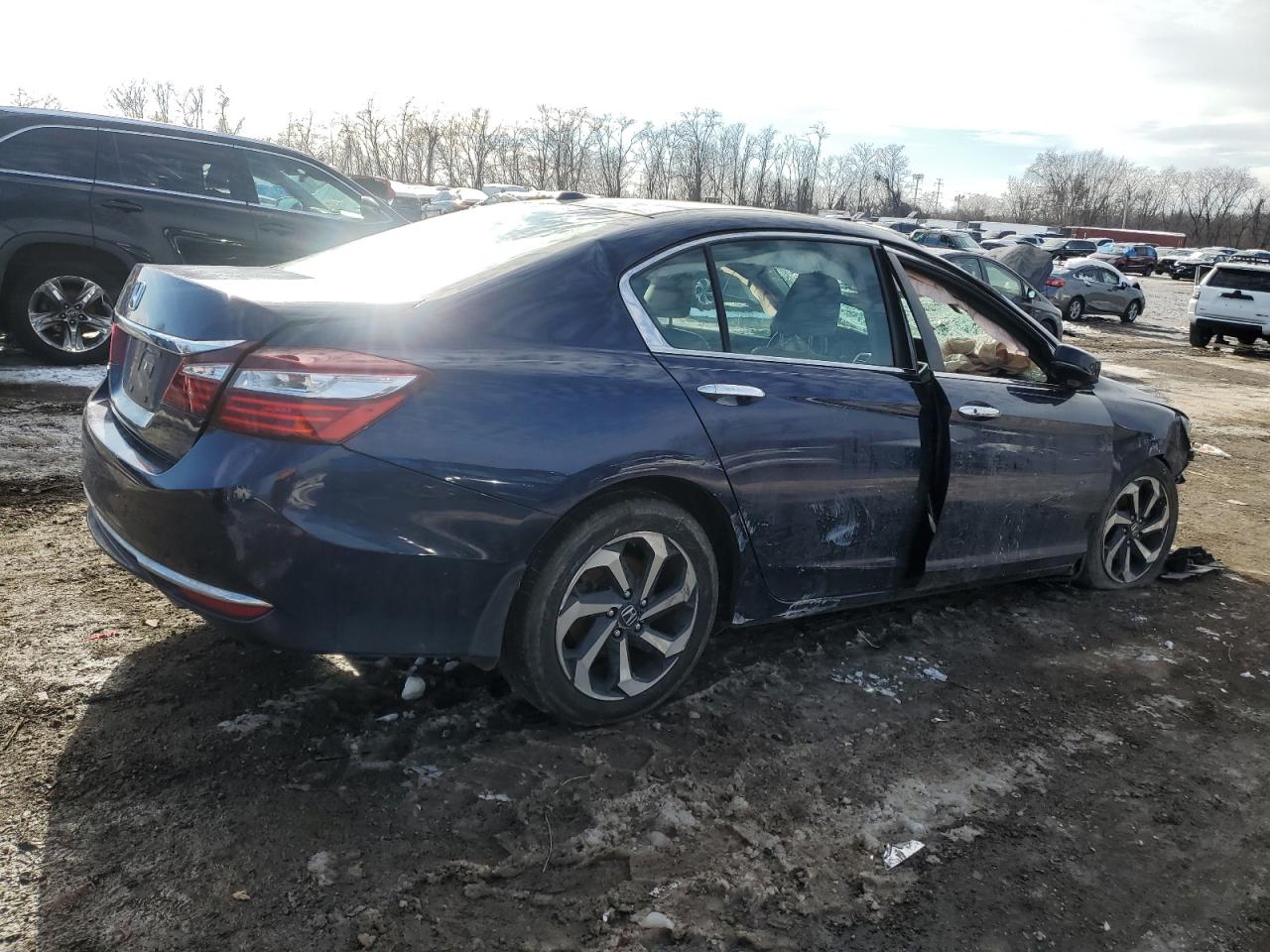 Photo 2 VIN: 1HGCR2F81GA115210 - HONDA ACCORD 