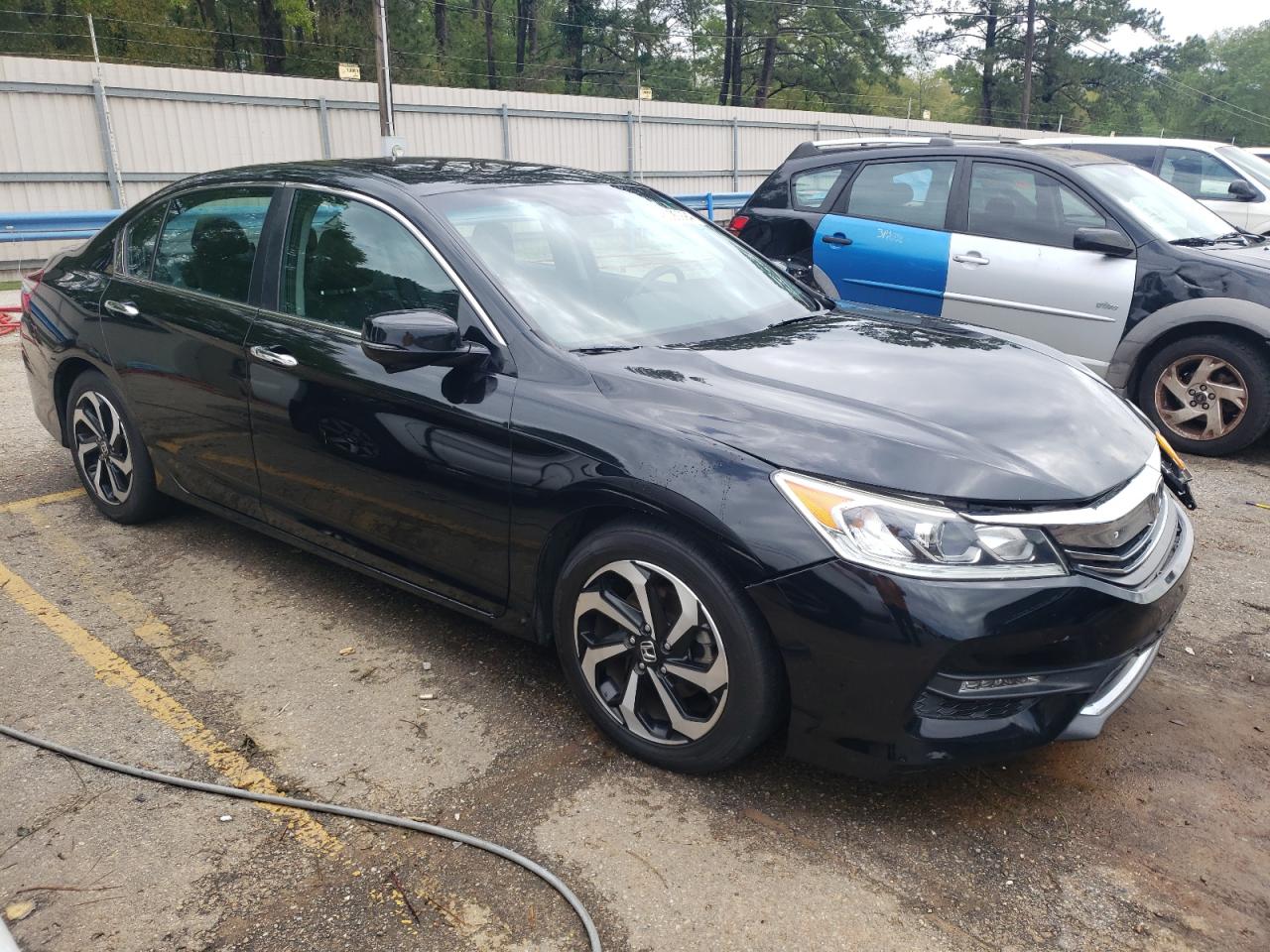 Photo 3 VIN: 1HGCR2F81HA126807 - HONDA ACCORD 