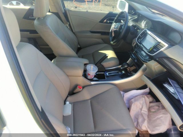 Photo 4 VIN: 1HGCR2F81HA184884 - HONDA ACCORD 