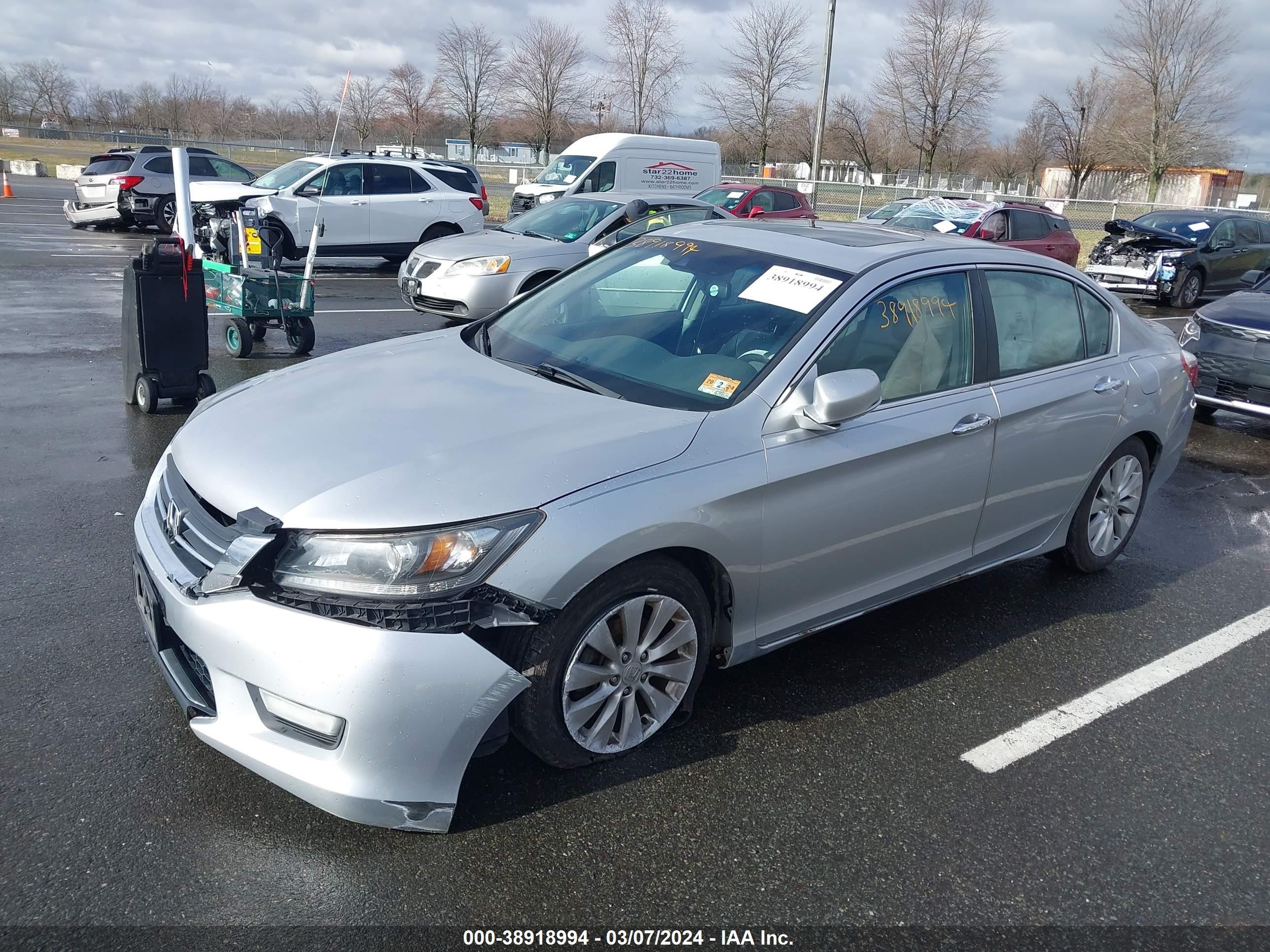 Photo 1 VIN: 1HGCR2F82DA008761 - HONDA ACCORD 