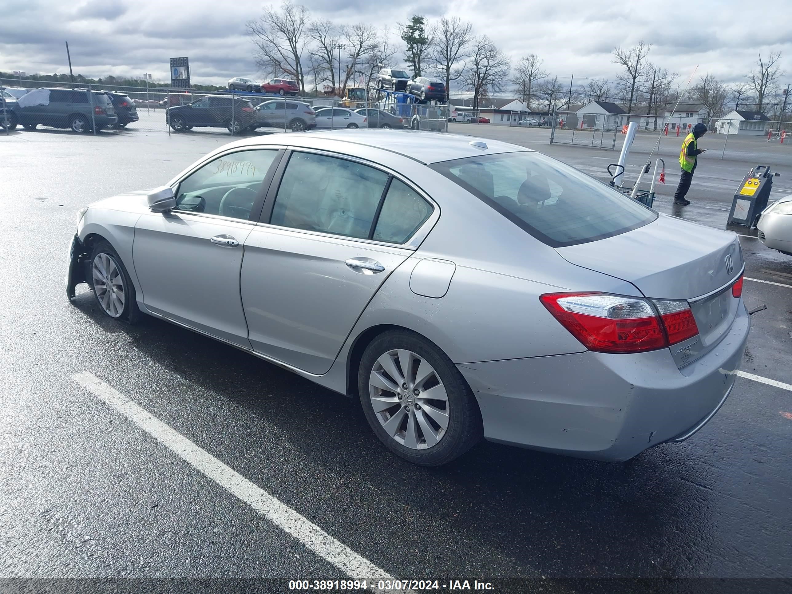 Photo 2 VIN: 1HGCR2F82DA008761 - HONDA ACCORD 