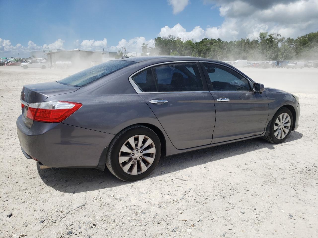 Photo 2 VIN: 1HGCR2F82DA021770 - HONDA ACCORD 