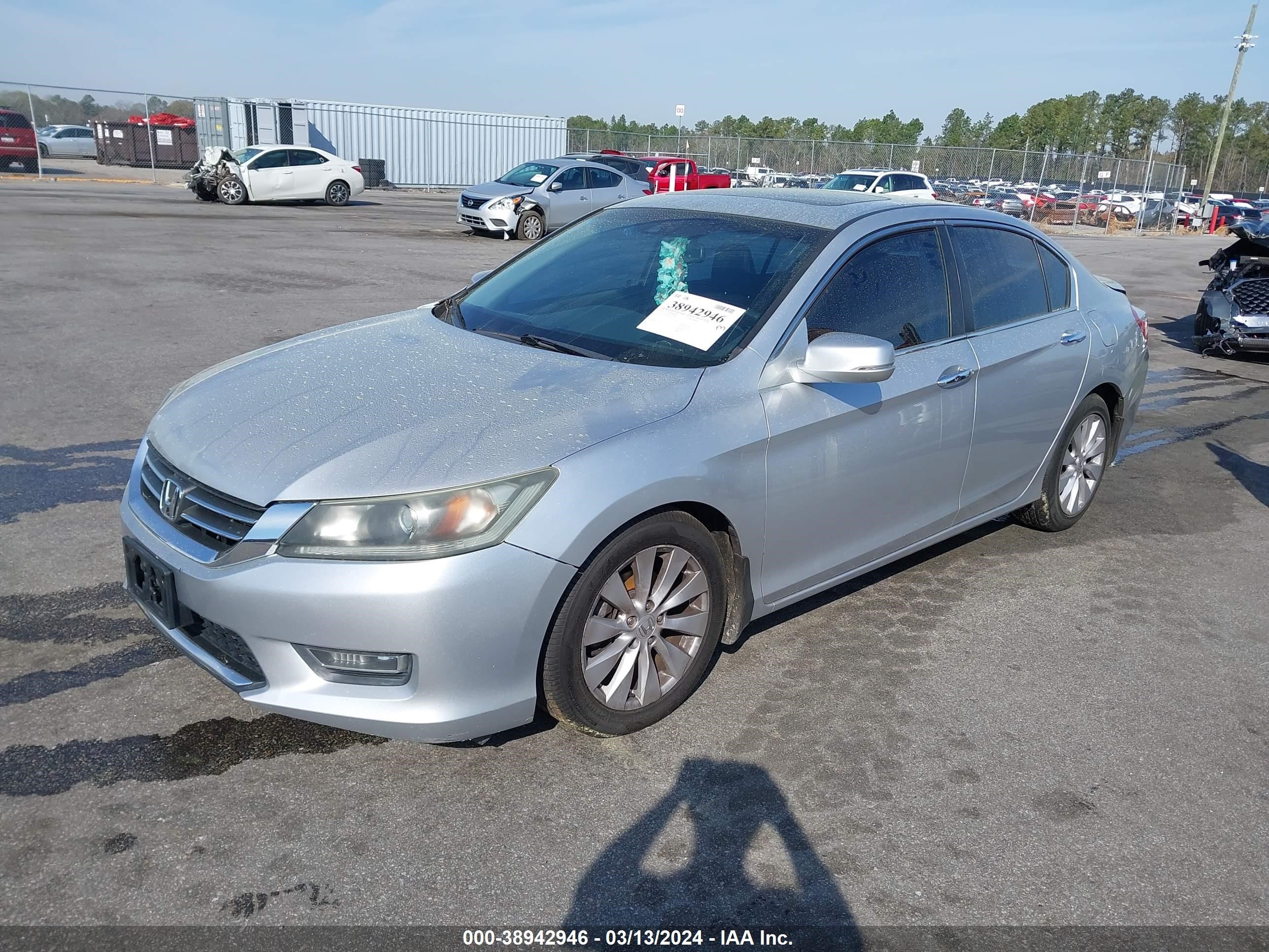 Photo 1 VIN: 1HGCR2F82DA030596 - HONDA ACCORD 