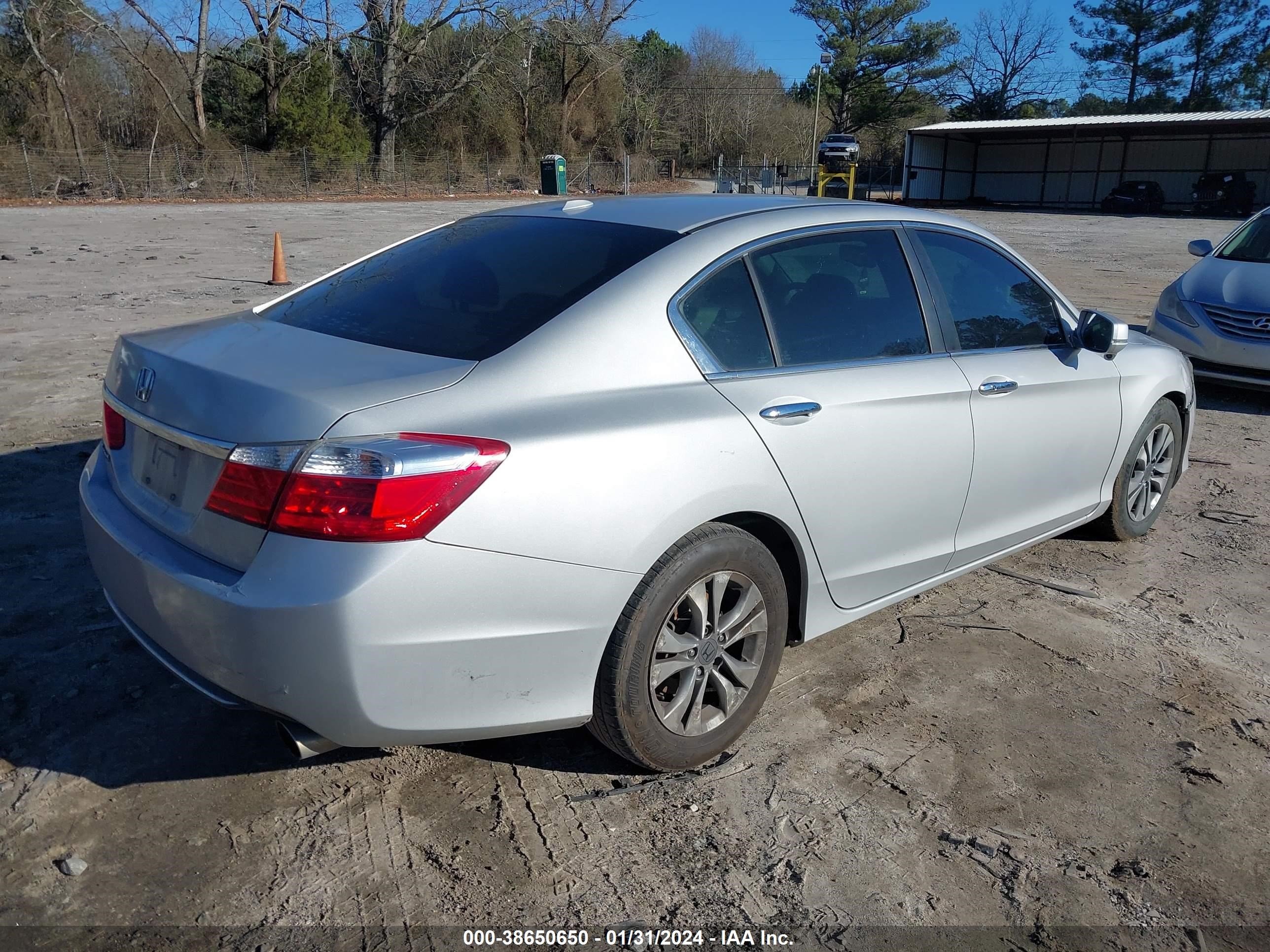 Photo 4 VIN: 1HGCR2F82DA044014 - HONDA ACCORD 