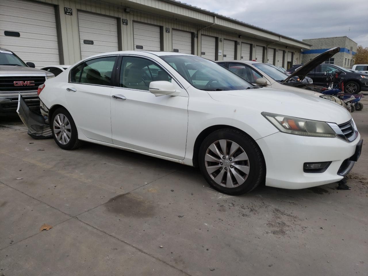 Photo 3 VIN: 1HGCR2F82EA011743 - HONDA ACCORD 