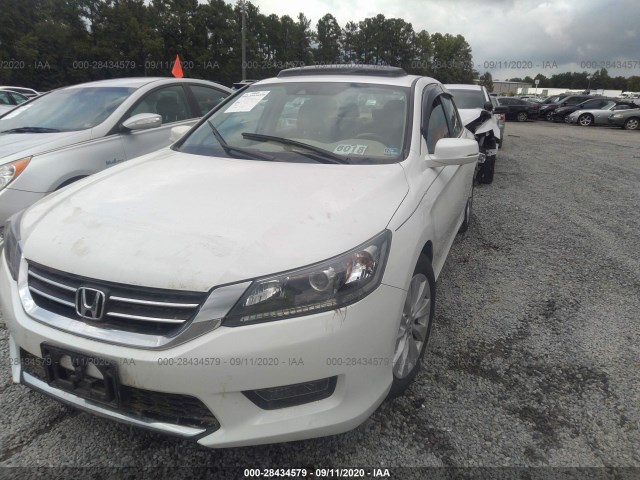 Photo 1 VIN: 1HGCR2F82EA061011 - HONDA ACCORD SEDAN 