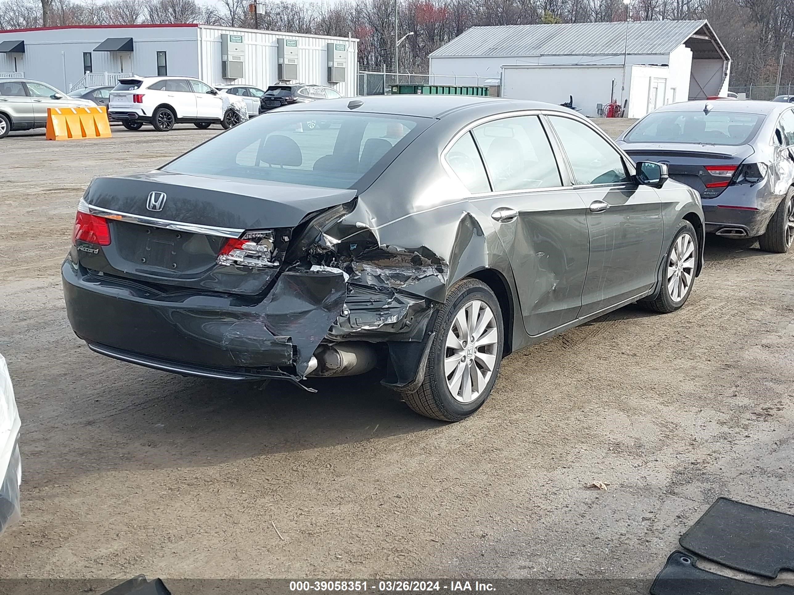 Photo 3 VIN: 1HGCR2F82EA107209 - HONDA ACCORD 