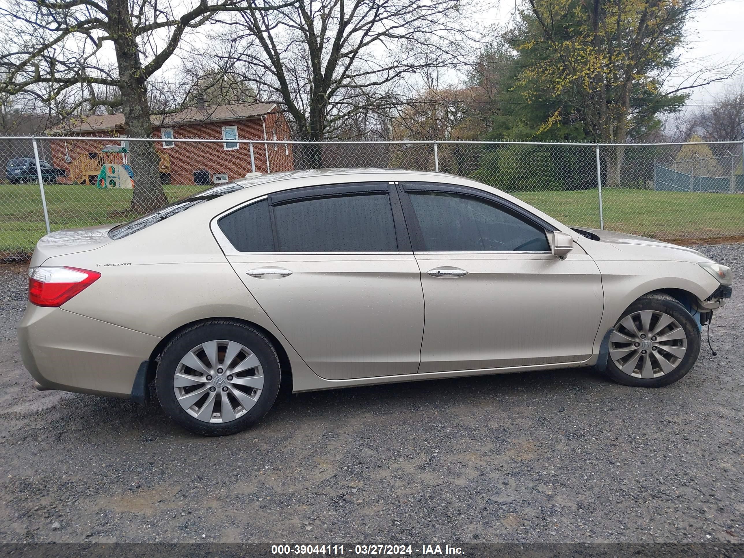 Photo 13 VIN: 1HGCR2F82EA183318 - HONDA ACCORD 