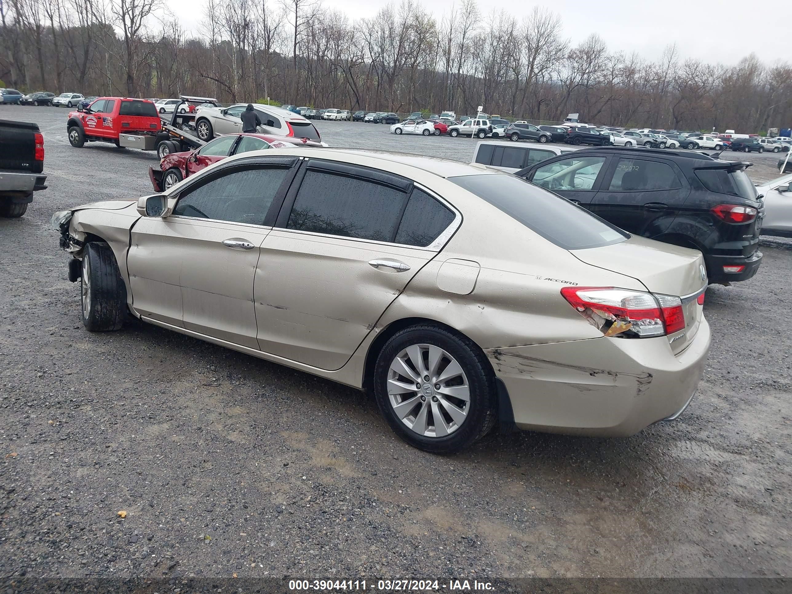 Photo 2 VIN: 1HGCR2F82EA183318 - HONDA ACCORD 