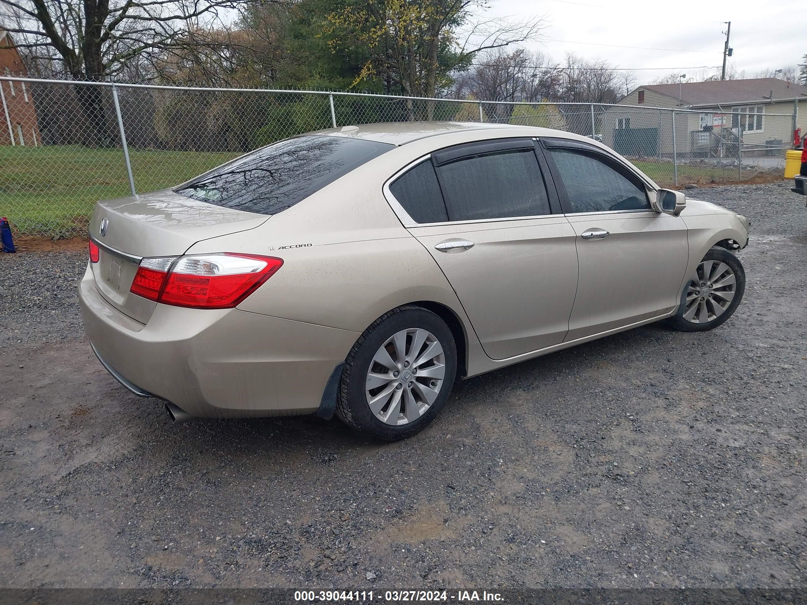 Photo 3 VIN: 1HGCR2F82EA183318 - HONDA ACCORD 