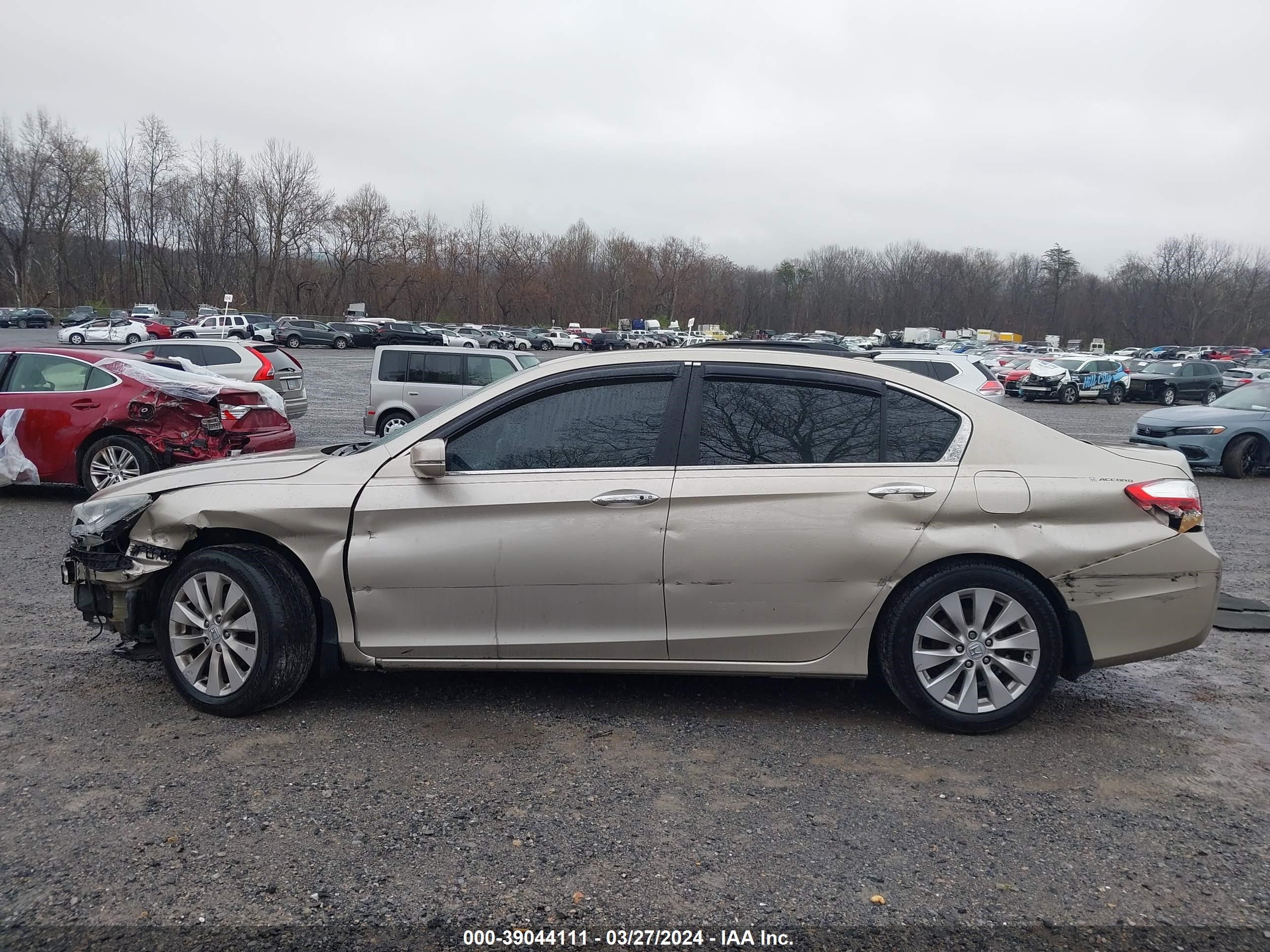 Photo 5 VIN: 1HGCR2F82EA183318 - HONDA ACCORD 