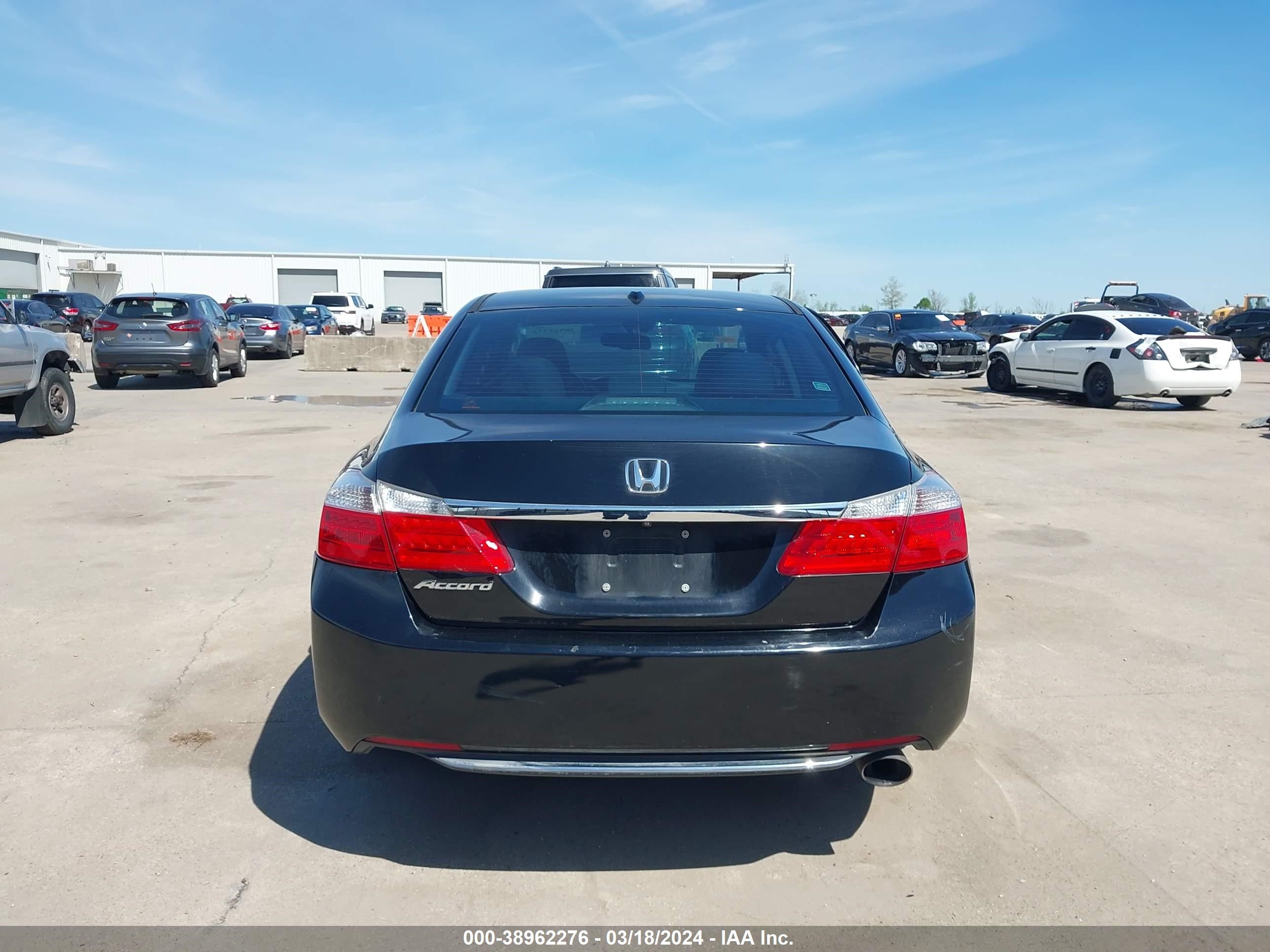 Photo 15 VIN: 1HGCR2F82EA212929 - HONDA ACCORD 