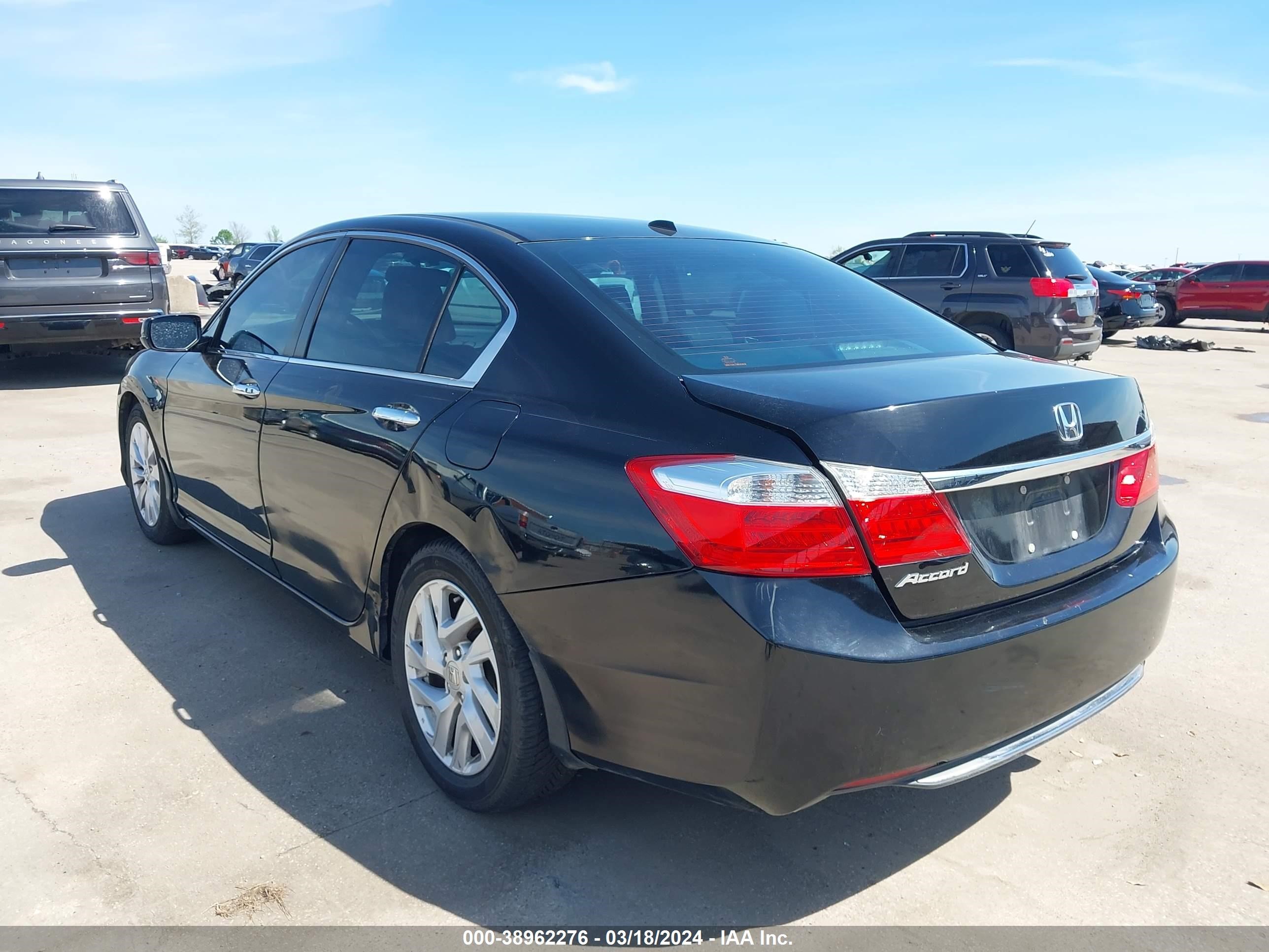 Photo 17 VIN: 1HGCR2F82EA212929 - HONDA ACCORD 