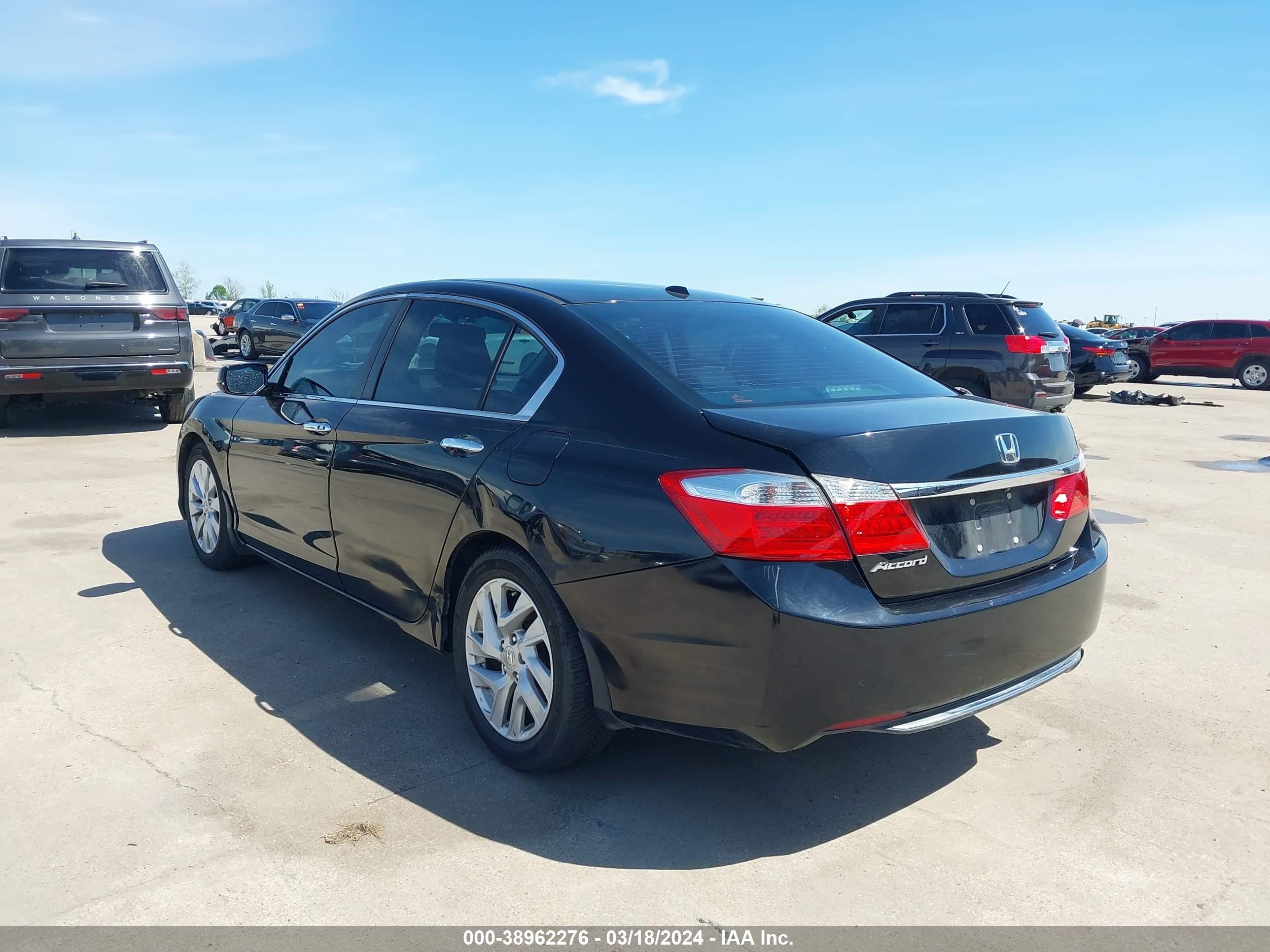 Photo 2 VIN: 1HGCR2F82EA212929 - HONDA ACCORD 