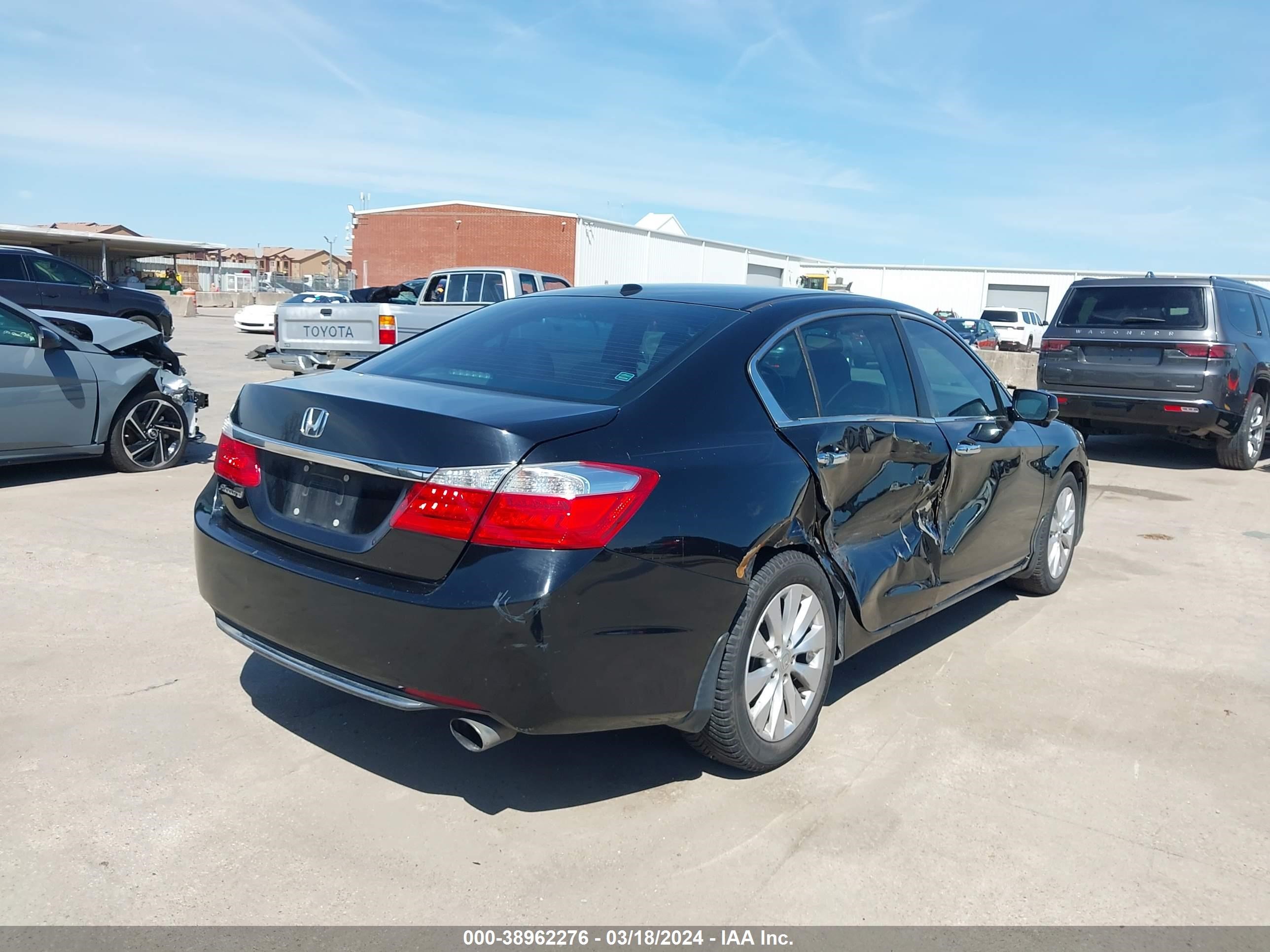 Photo 3 VIN: 1HGCR2F82EA212929 - HONDA ACCORD 