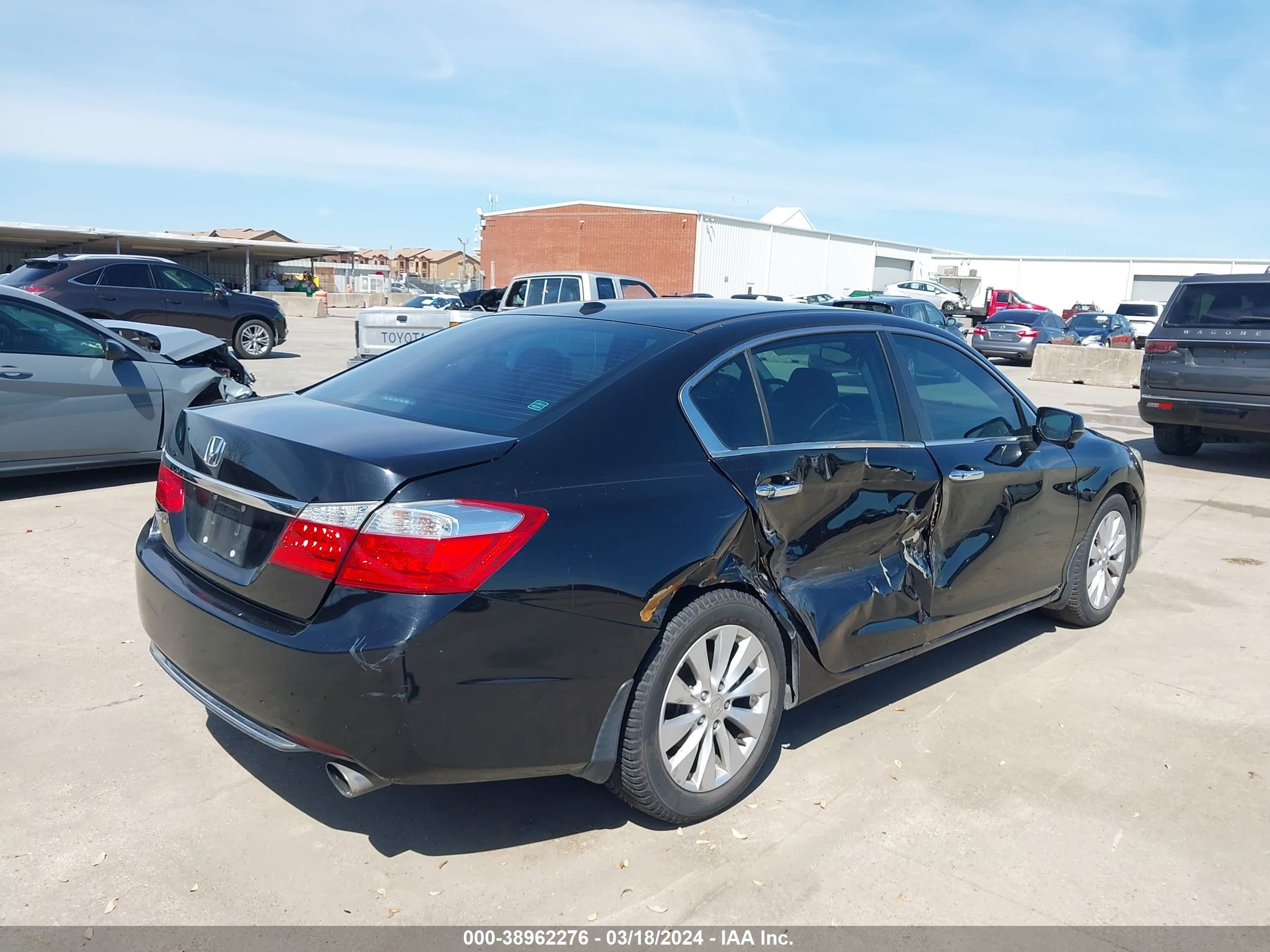 Photo 5 VIN: 1HGCR2F82EA212929 - HONDA ACCORD 