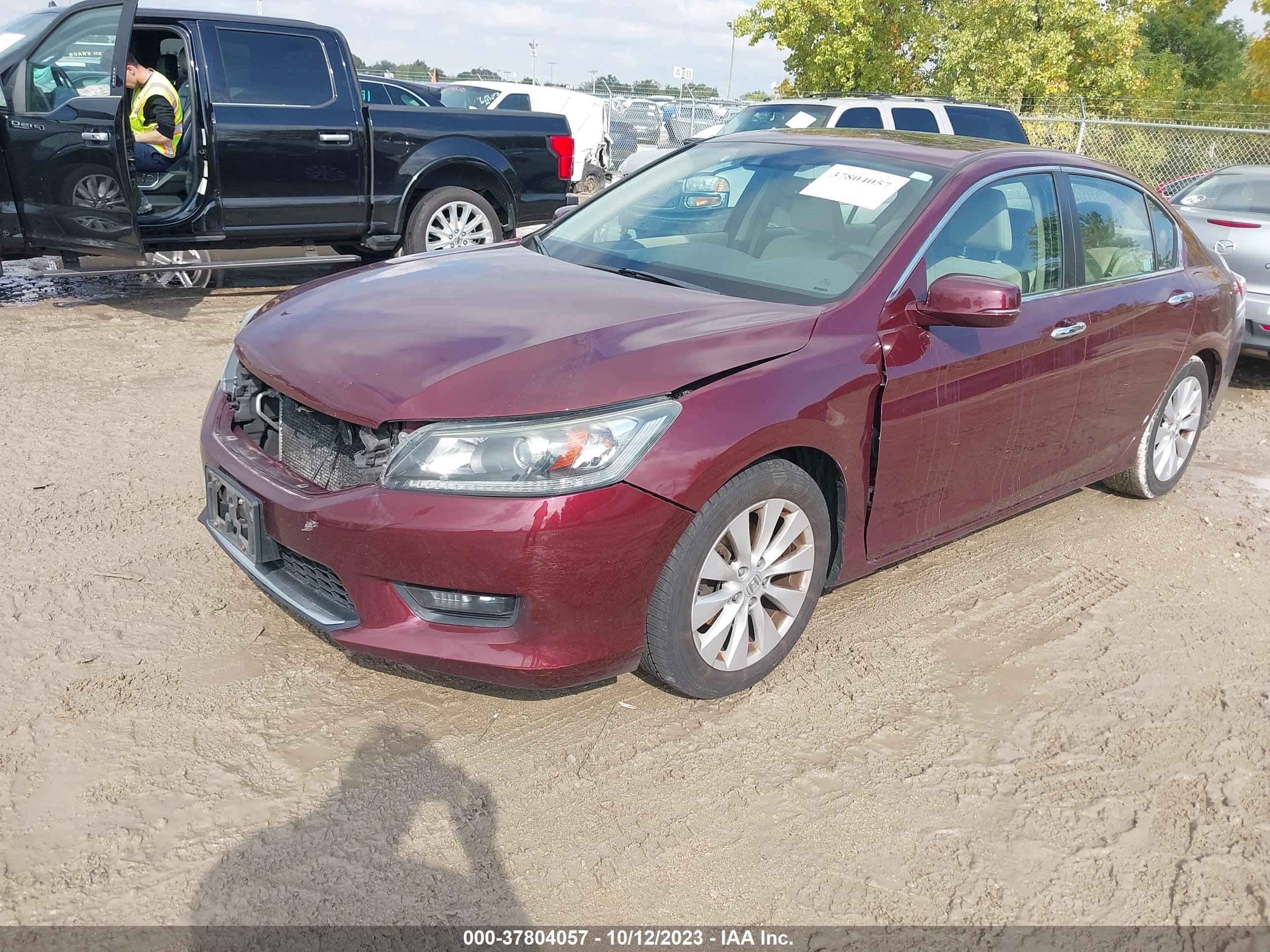 Photo 1 VIN: 1HGCR2F82FA015681 - HONDA ACCORD 