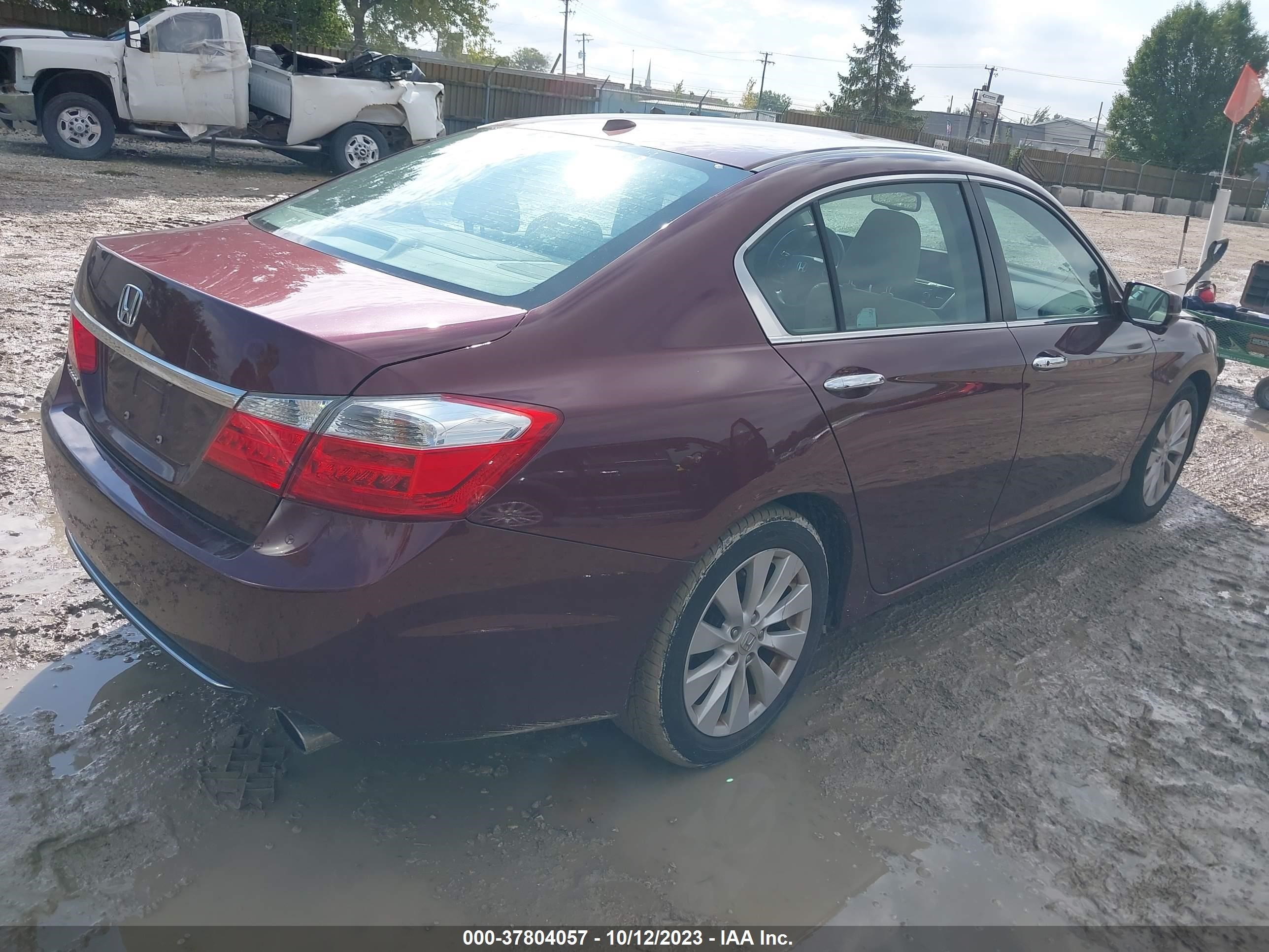 Photo 3 VIN: 1HGCR2F82FA015681 - HONDA ACCORD 