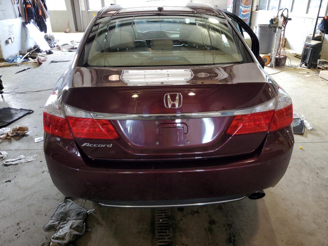 Photo 5 VIN: 1HGCR2F82FA051855 - HONDA ACCORD 