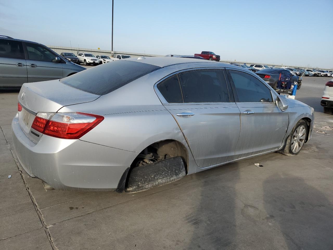 Photo 2 VIN: 1HGCR2F82FA158663 - HONDA ACCORD EXL 