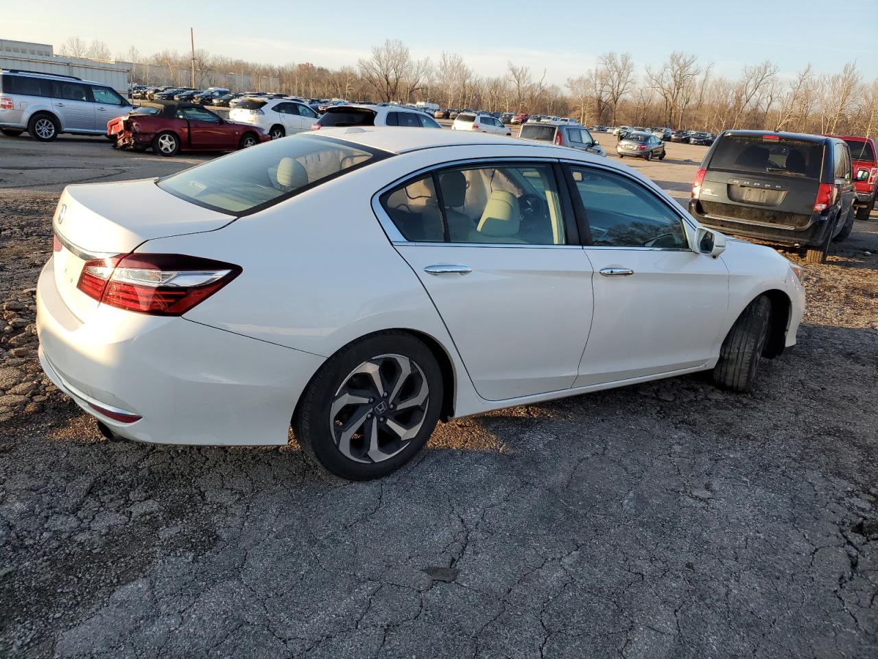 Photo 2 VIN: 1HGCR2F82GA055731 - HONDA ACCORD 