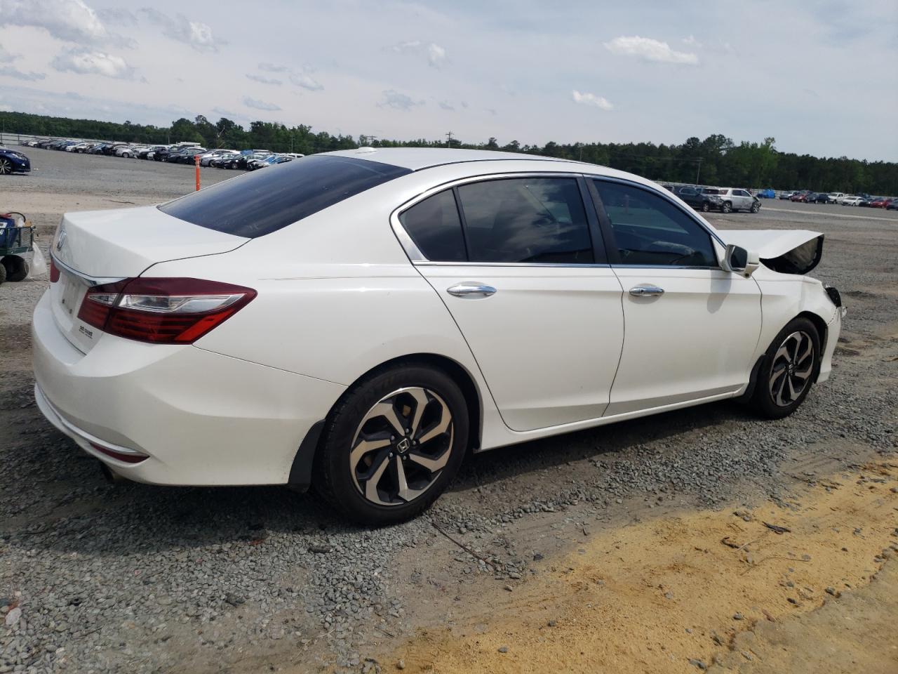 Photo 2 VIN: 1HGCR2F82GA131013 - HONDA ACCORD 