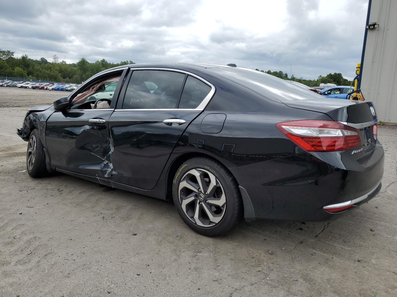 Photo 1 VIN: 1HGCR2F82GA137863 - HONDA ACCORD 