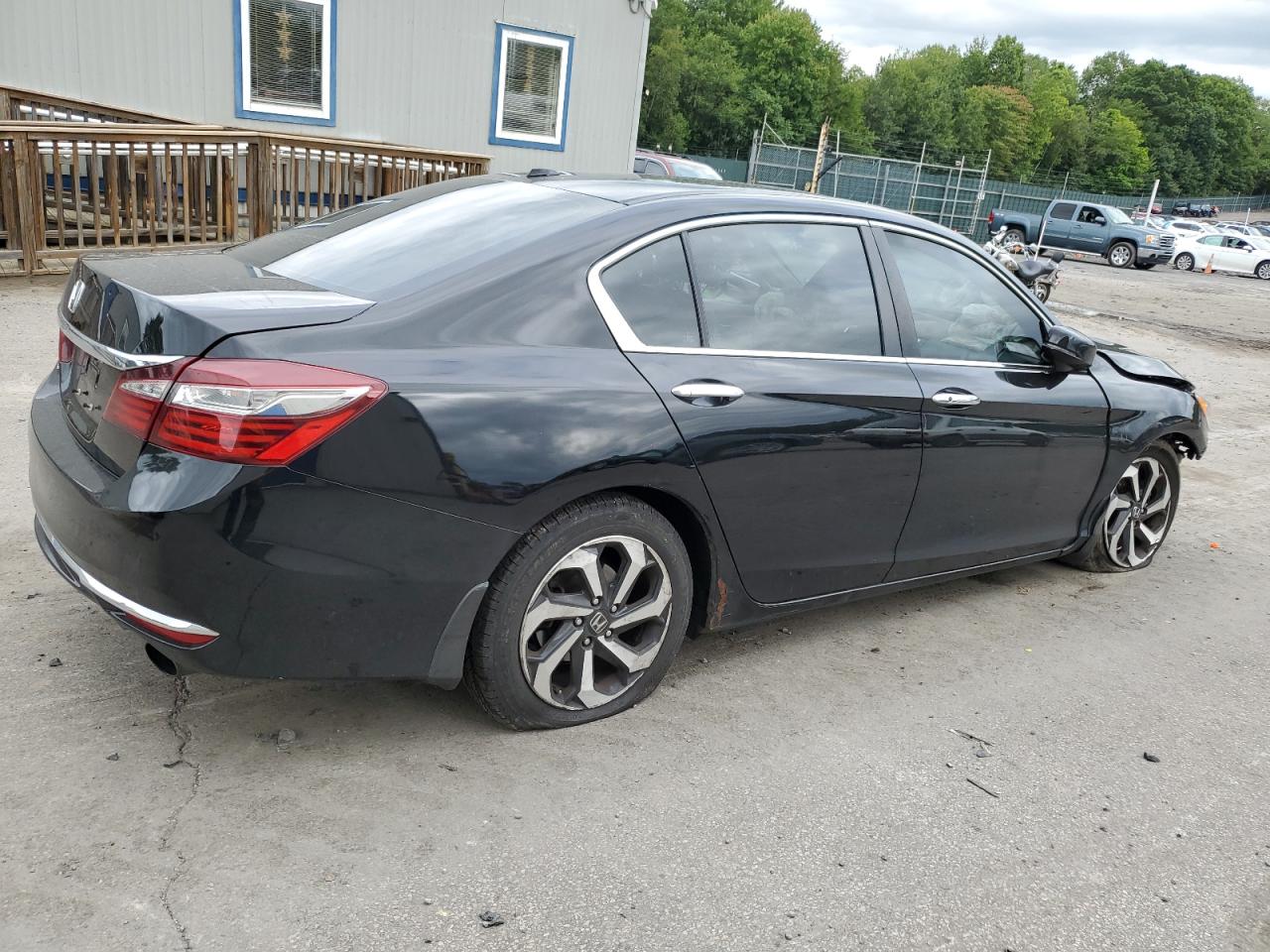 Photo 2 VIN: 1HGCR2F82GA137863 - HONDA ACCORD 