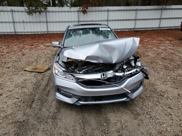 Photo 4 VIN: 1HGCR2F82HA104542 - HONDA ACCORD 