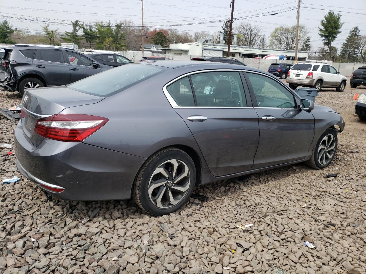 Photo 2 VIN: 1HGCR2F82HA105934 - HONDA ACCORD 