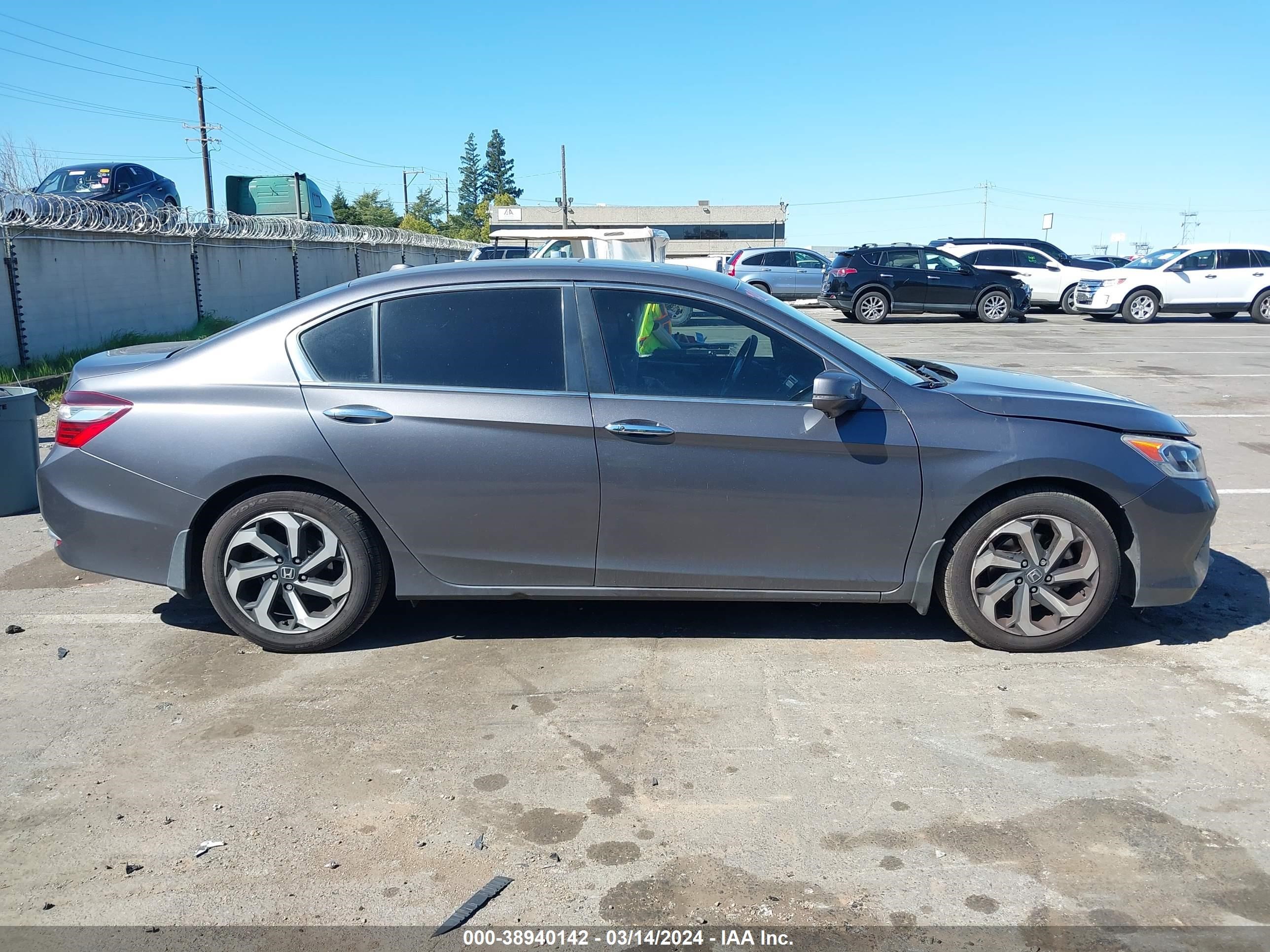 Photo 13 VIN: 1HGCR2F82HA153059 - HONDA ACCORD 