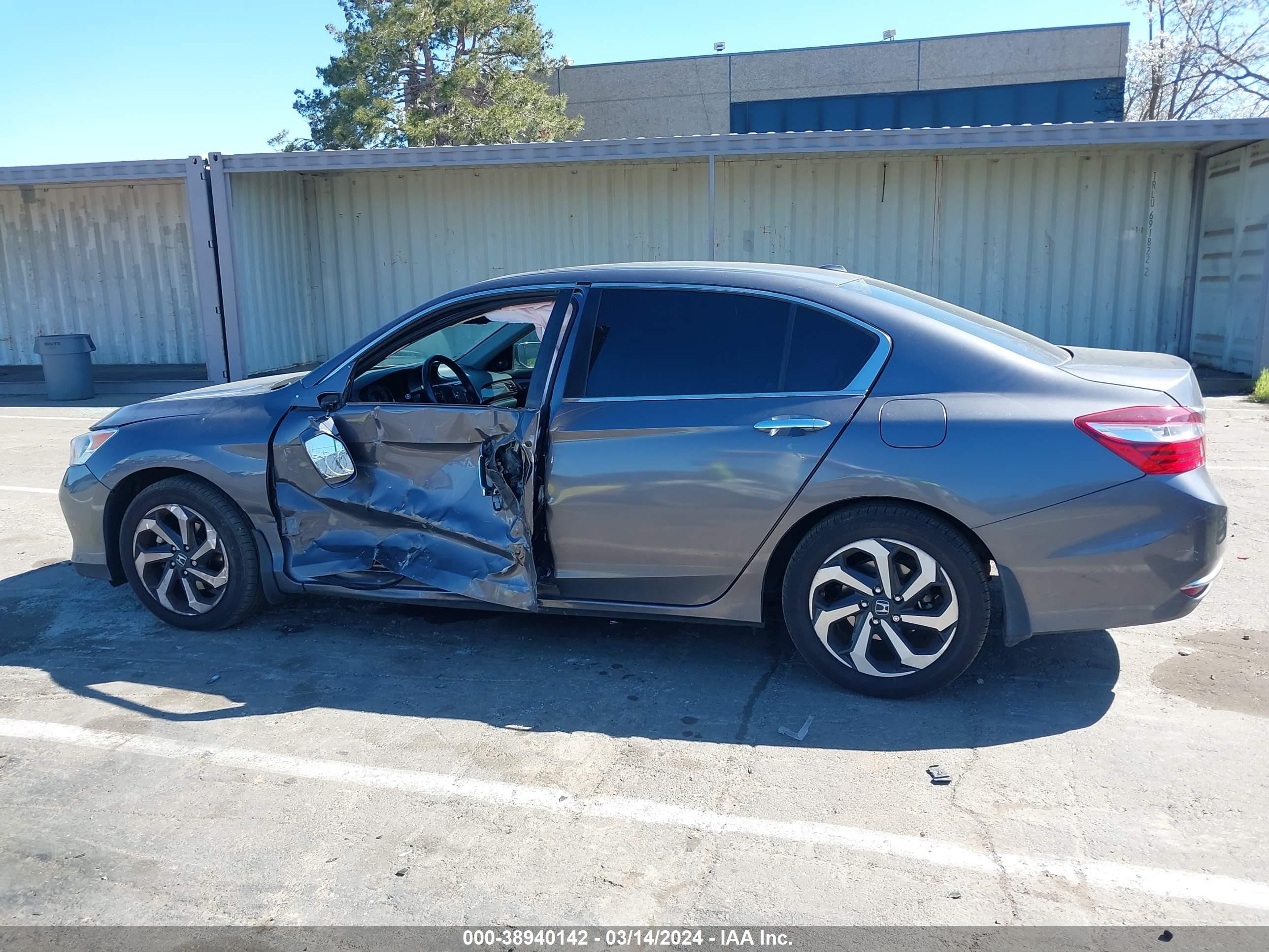 Photo 14 VIN: 1HGCR2F82HA153059 - HONDA ACCORD 