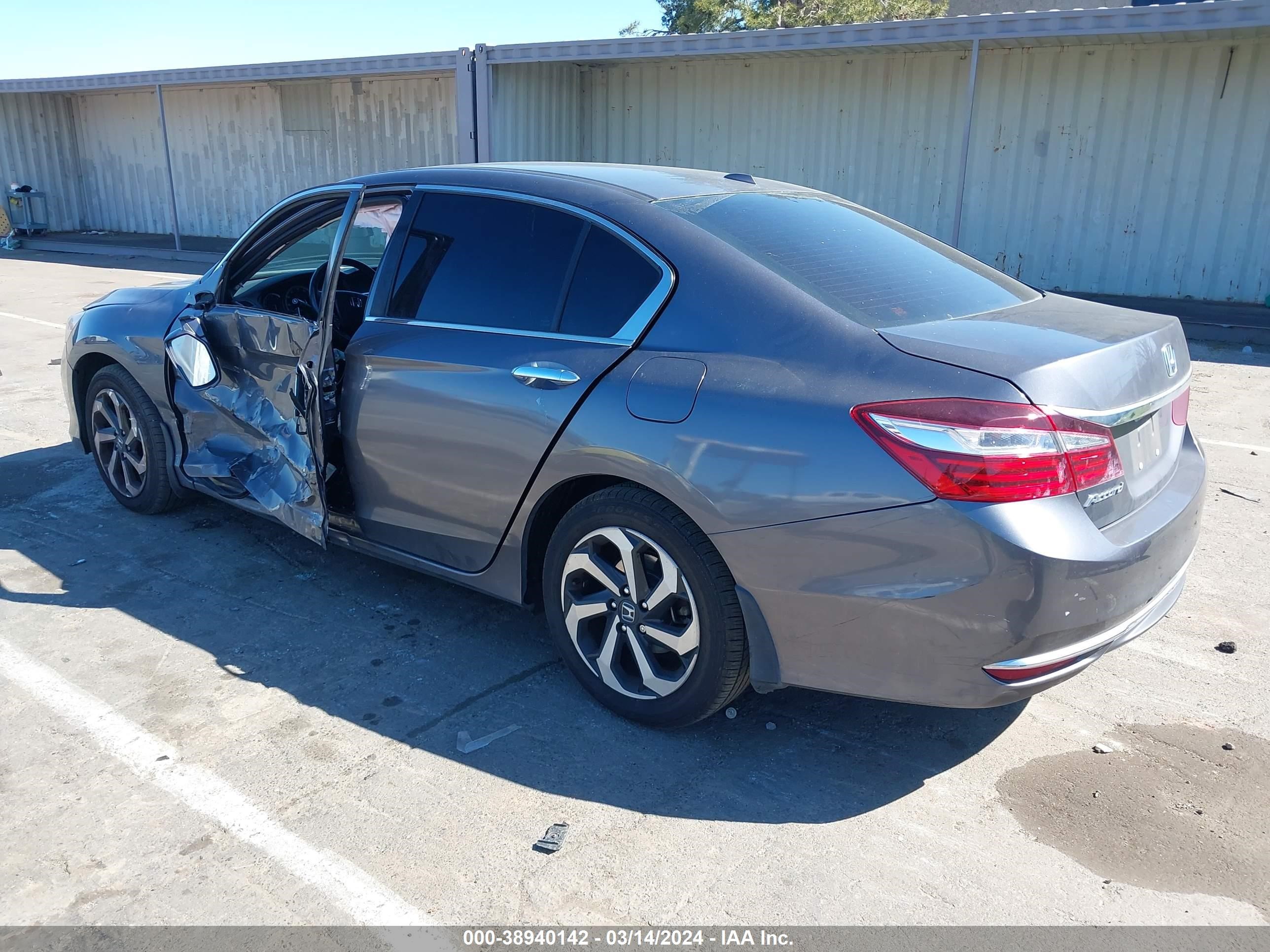 Photo 2 VIN: 1HGCR2F82HA153059 - HONDA ACCORD 