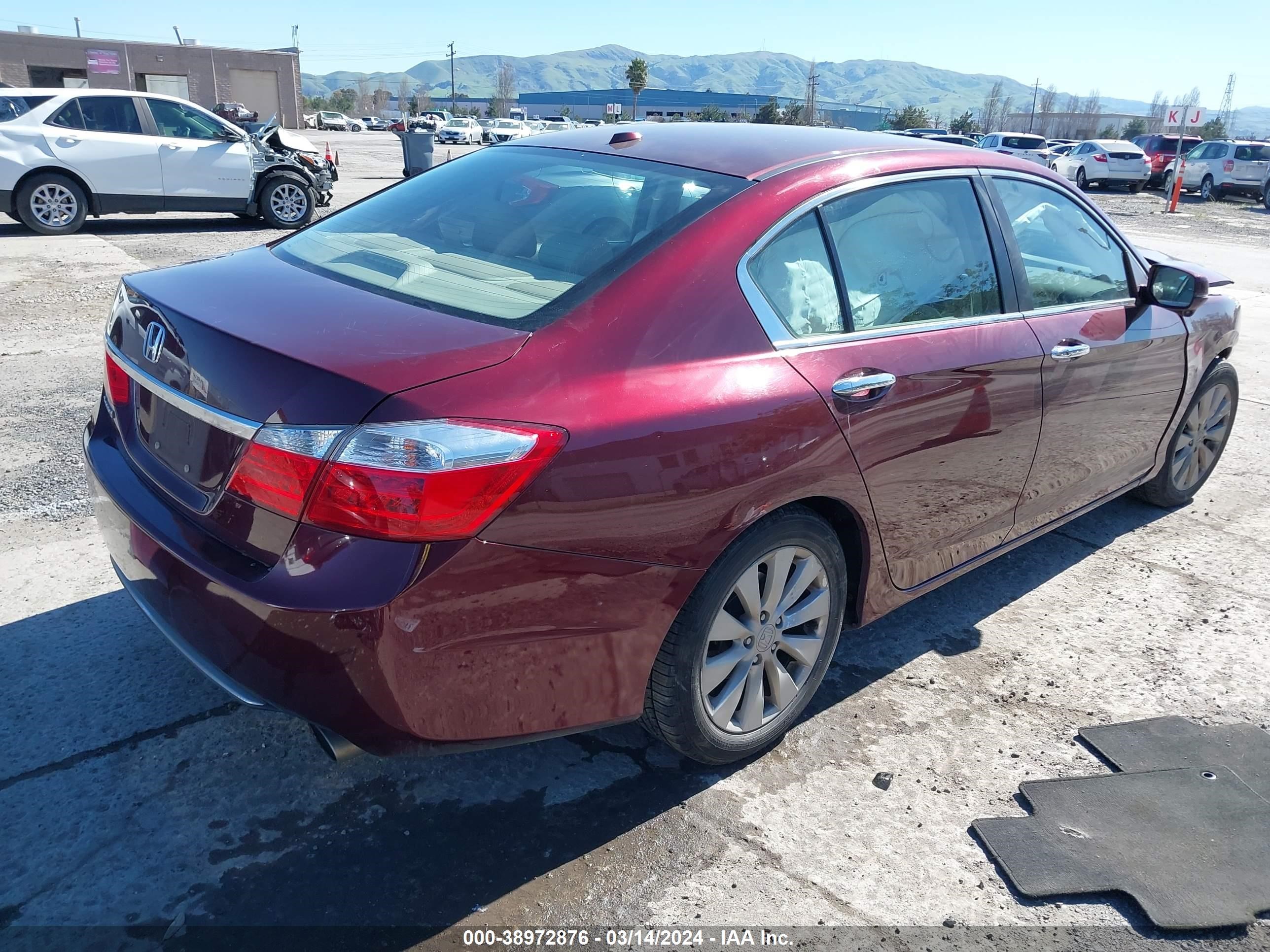 Photo 3 VIN: 1HGCR2F83DA134921 - HONDA ACCORD 