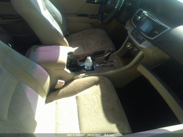 Photo 4 VIN: 1HGCR2F83DA203669 - HONDA ACCORD SDN 