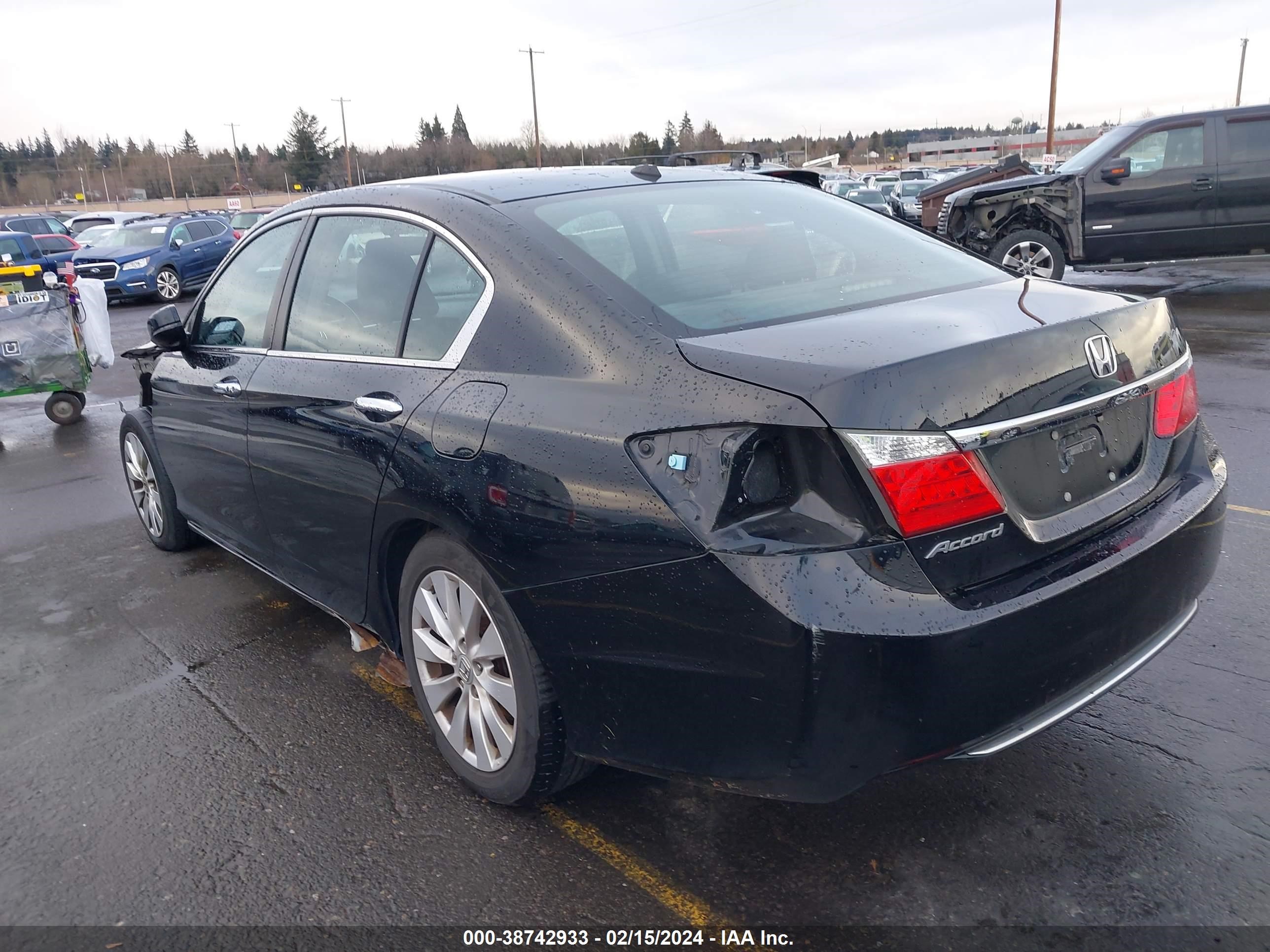 Photo 2 VIN: 1HGCR2F83EA007314 - HONDA ACCORD 