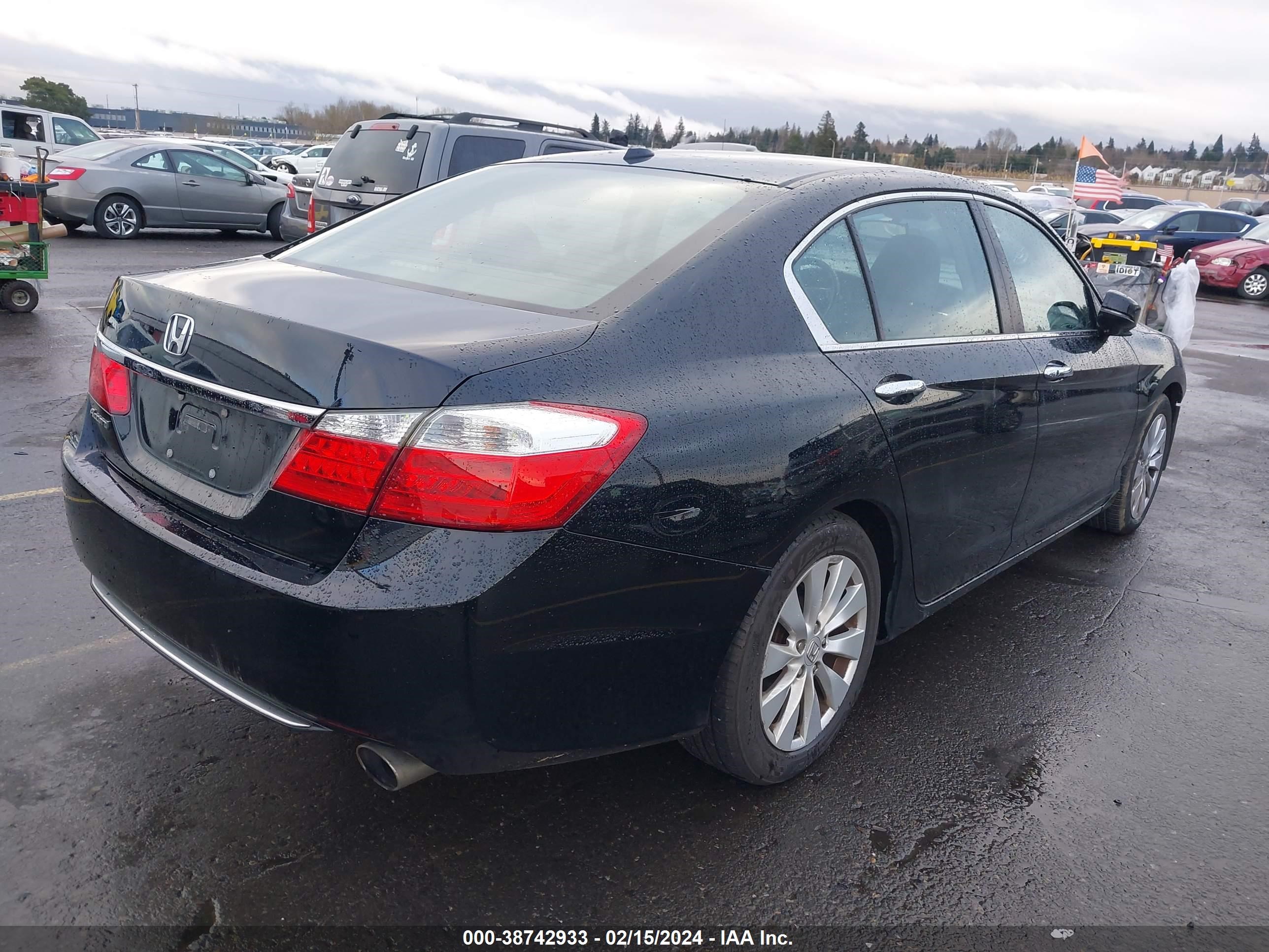 Photo 3 VIN: 1HGCR2F83EA007314 - HONDA ACCORD 