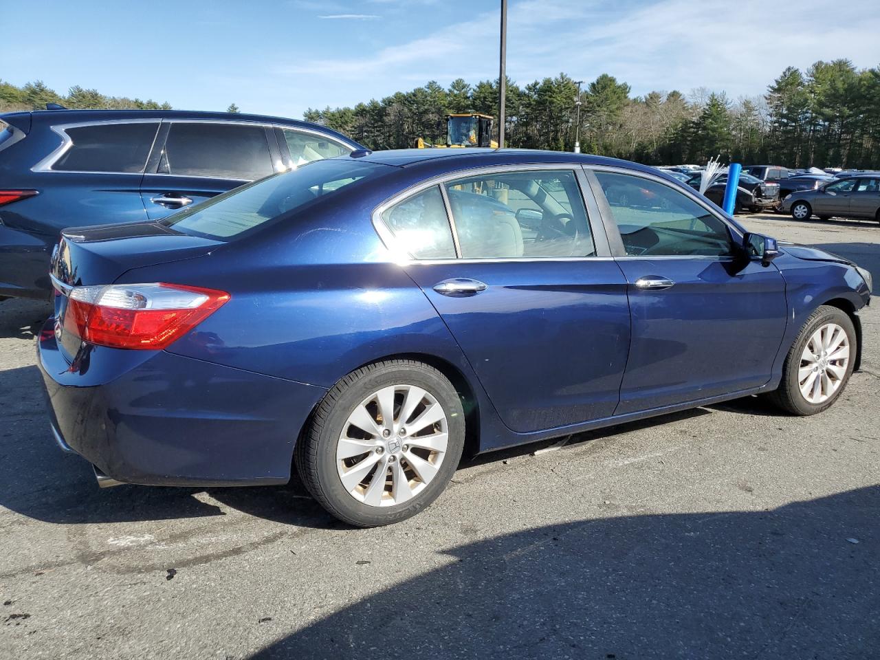 Photo 2 VIN: 1HGCR2F83EA138548 - HONDA ACCORD 