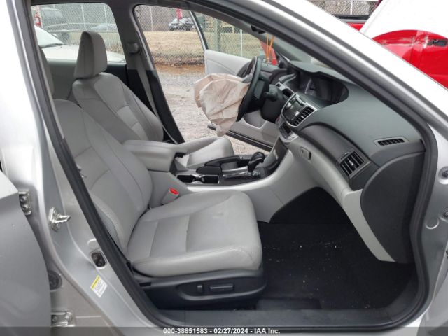 Photo 4 VIN: 1HGCR2F83FA106054 - HONDA ACCORD 